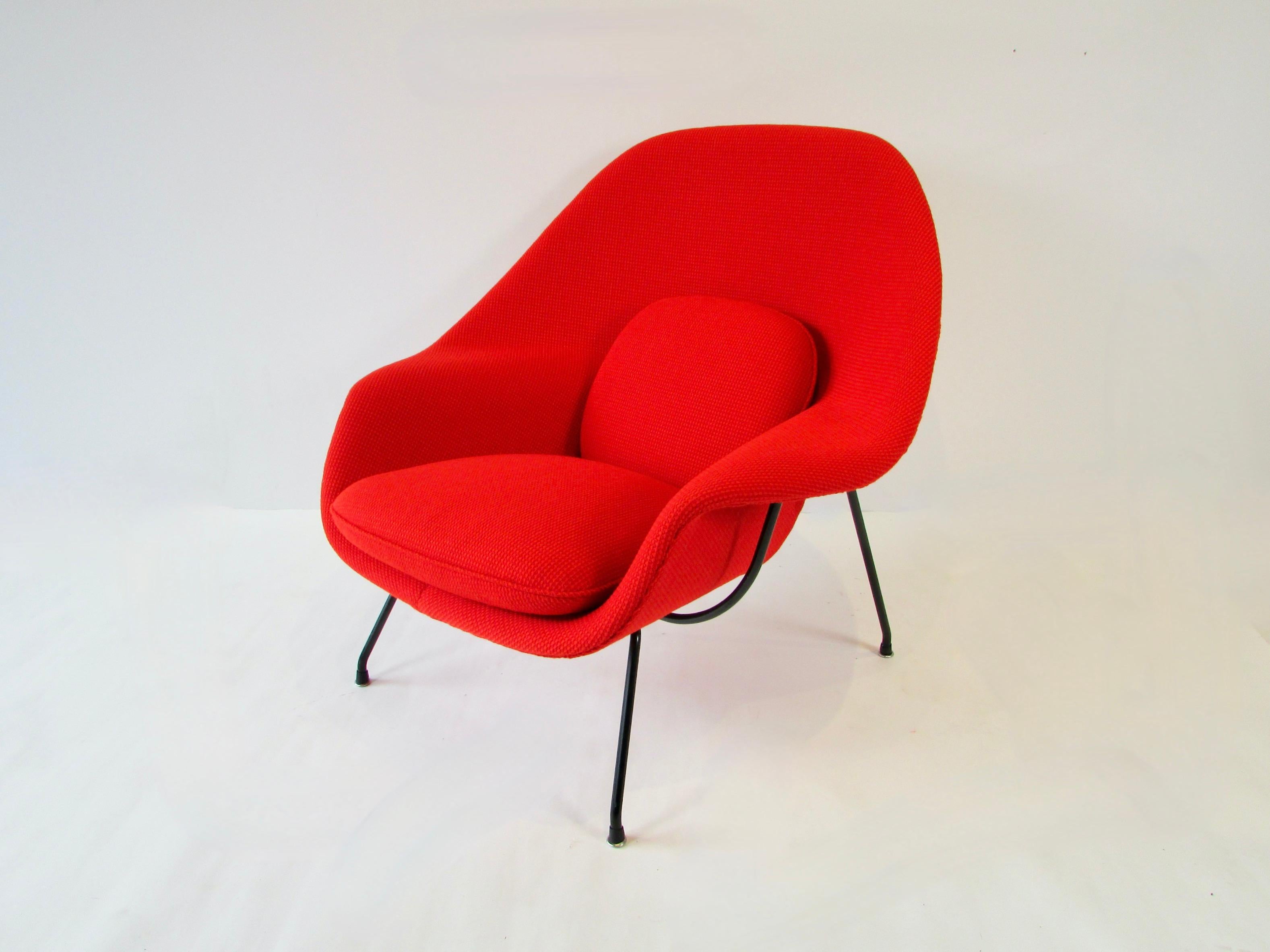 Classic Early Production Eero Saarinen for Knoll Womb Chair with Ottoman In Excellent Condition For Sale In Ferndale, MI
