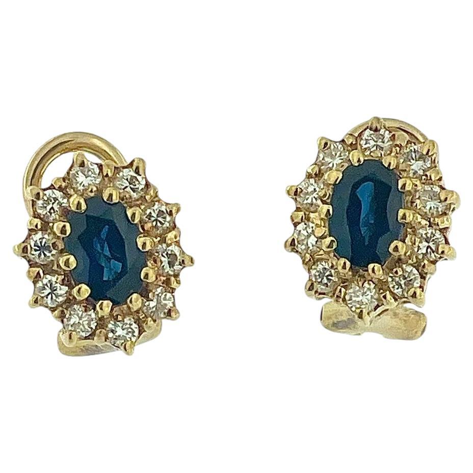 Orecchini classici in oro giallo con diamanti e zaffiri in vendita