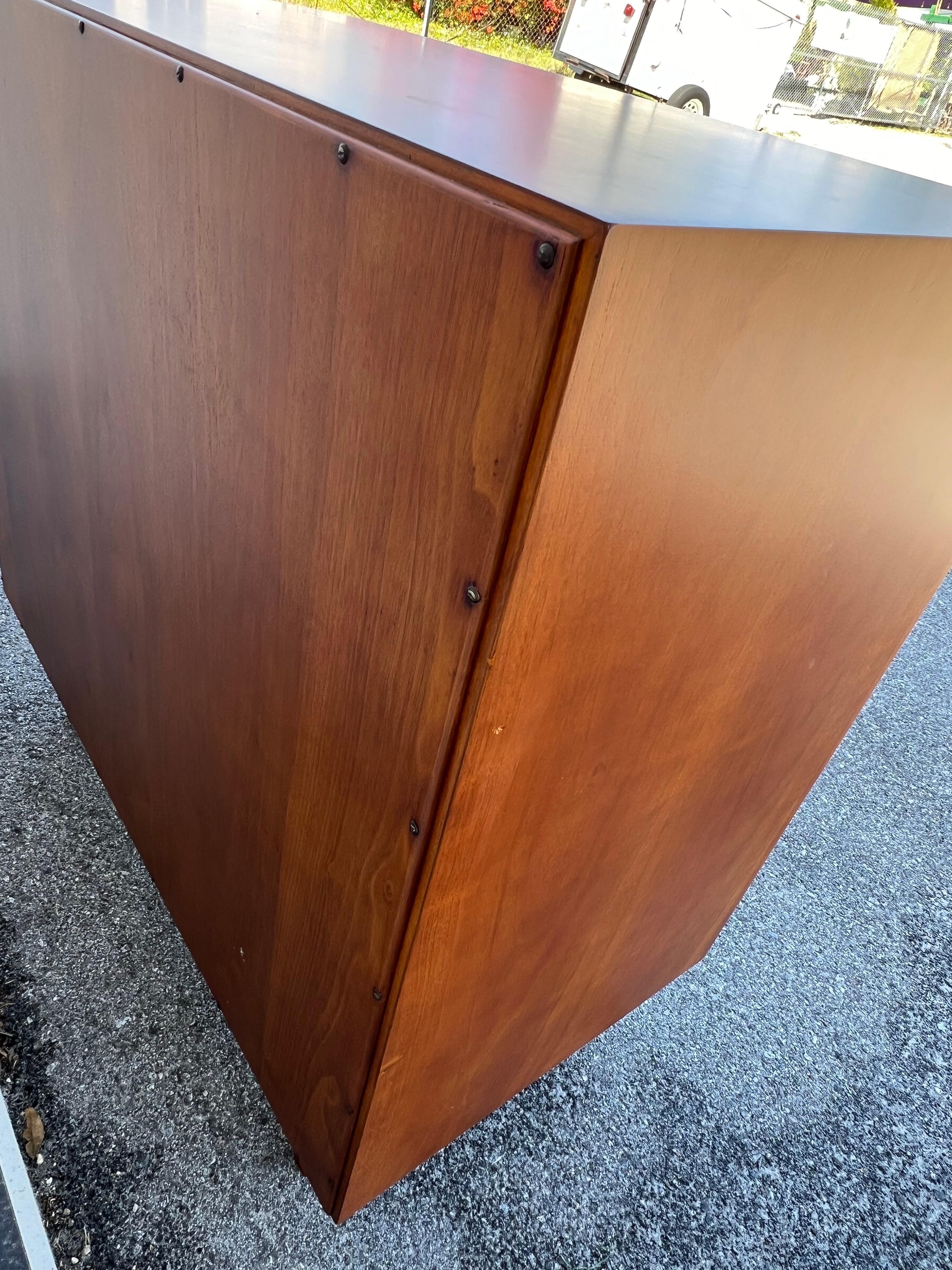 Classic Edward Wormley for Dunbar Chest of Drawers/ Dresser In Good Condition For Sale In St.Petersburg, FL