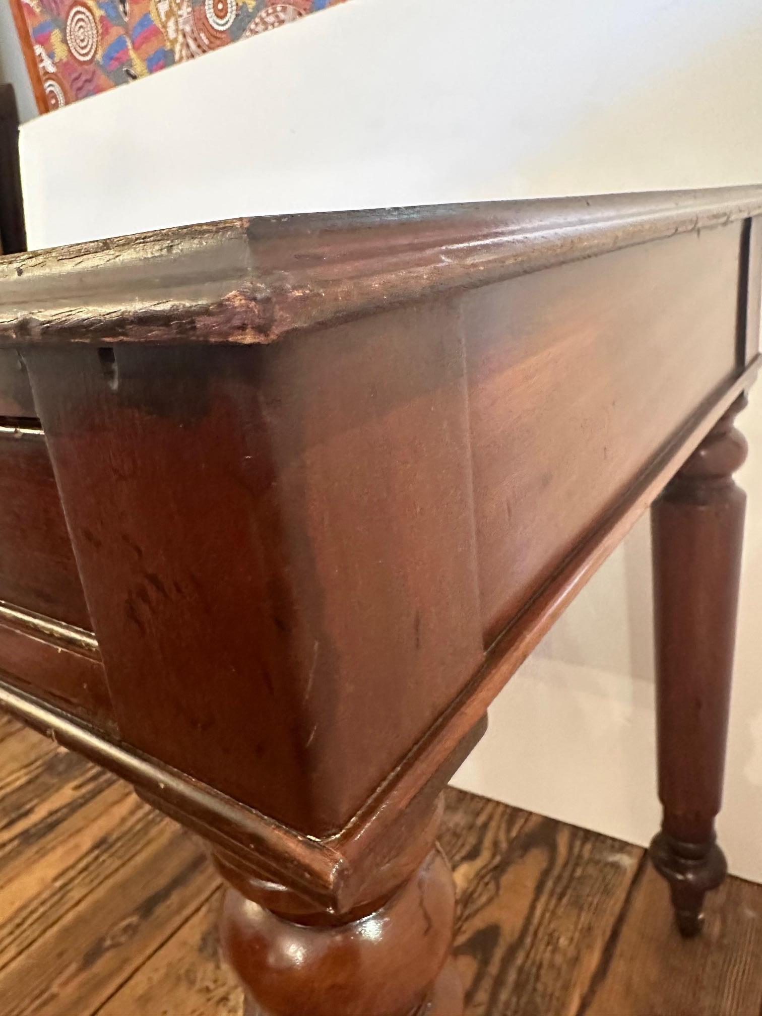 Bureau classique de style édouardien en acajou et cuir en vente 3