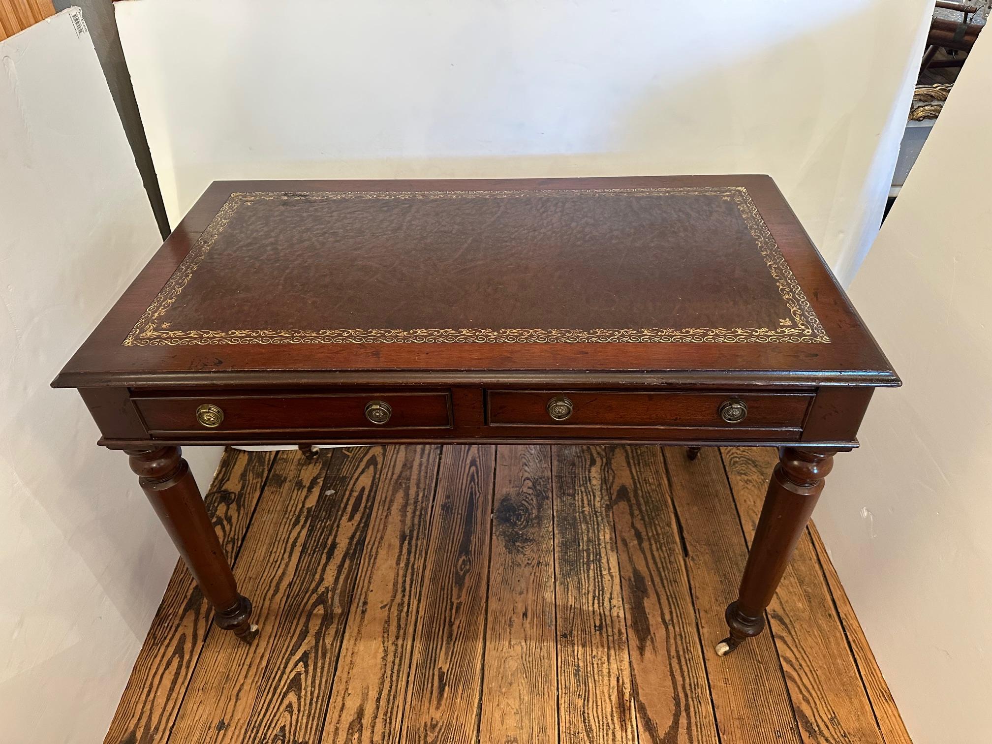Bureau classique de style édouardien en acajou et cuir en vente 5