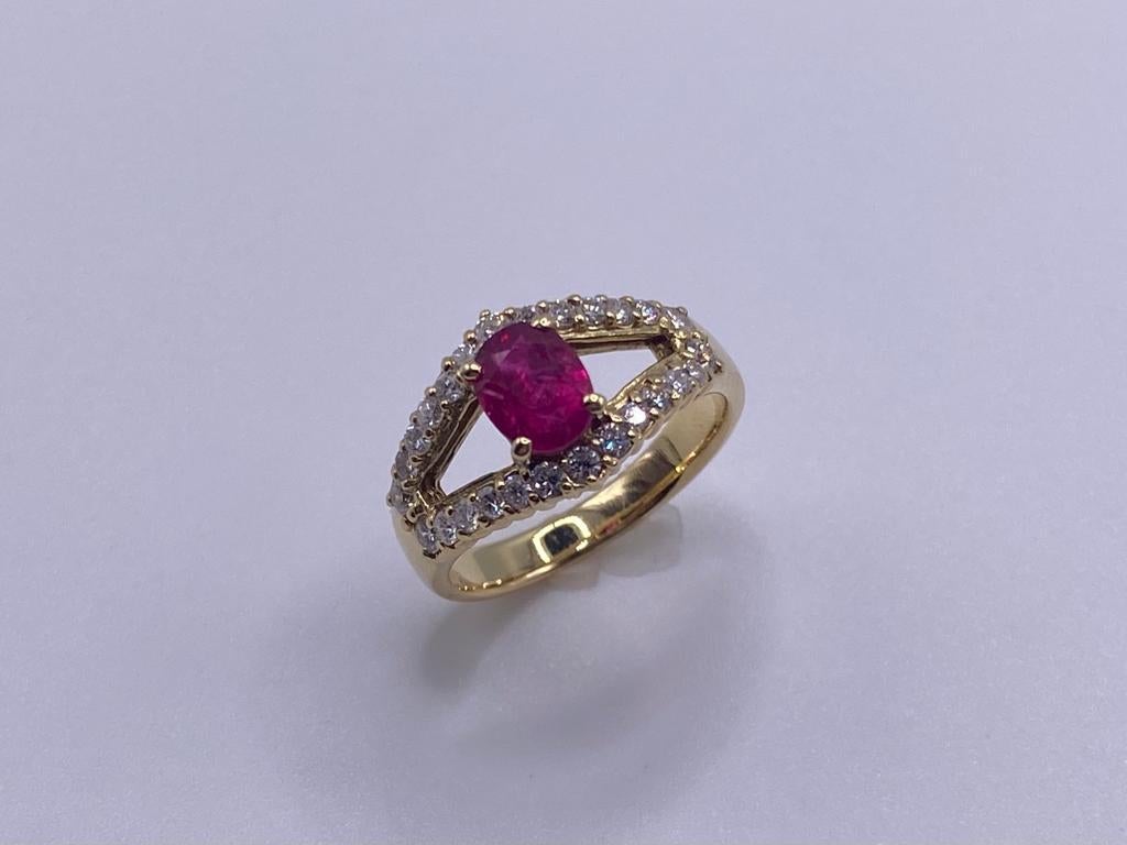 Brilliant Cut Classic & Elegant Bochic 18 Yellow Gold Cluster Diamond & Pink Sapphire Ring  For Sale