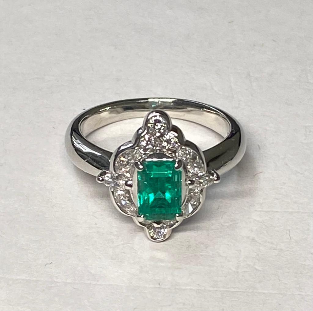 Women's Classic & Elegant Bochic Platinum Cluster Diamond & Colombian Emerald Ring 