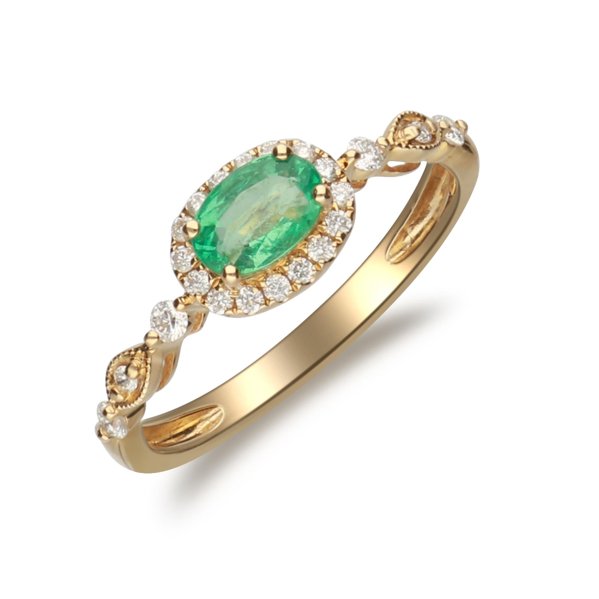 Women's Classic Emerald 14k Yellow Gold Oval Cut with Round-Cut Diamond Accents Ring For Sale