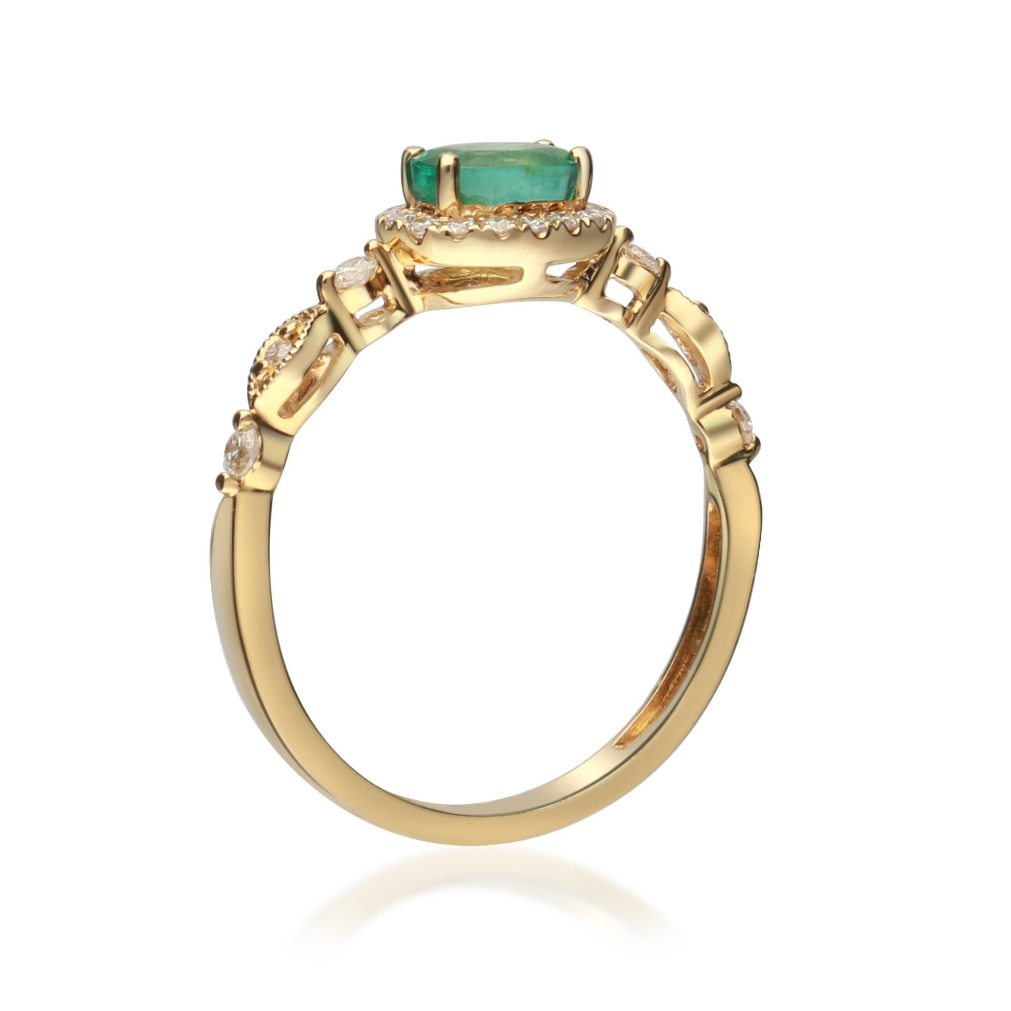 Classic Emerald 14k Yellow Gold Oval Cut with Round-Cut Diamond Accents Ring For Sale 1