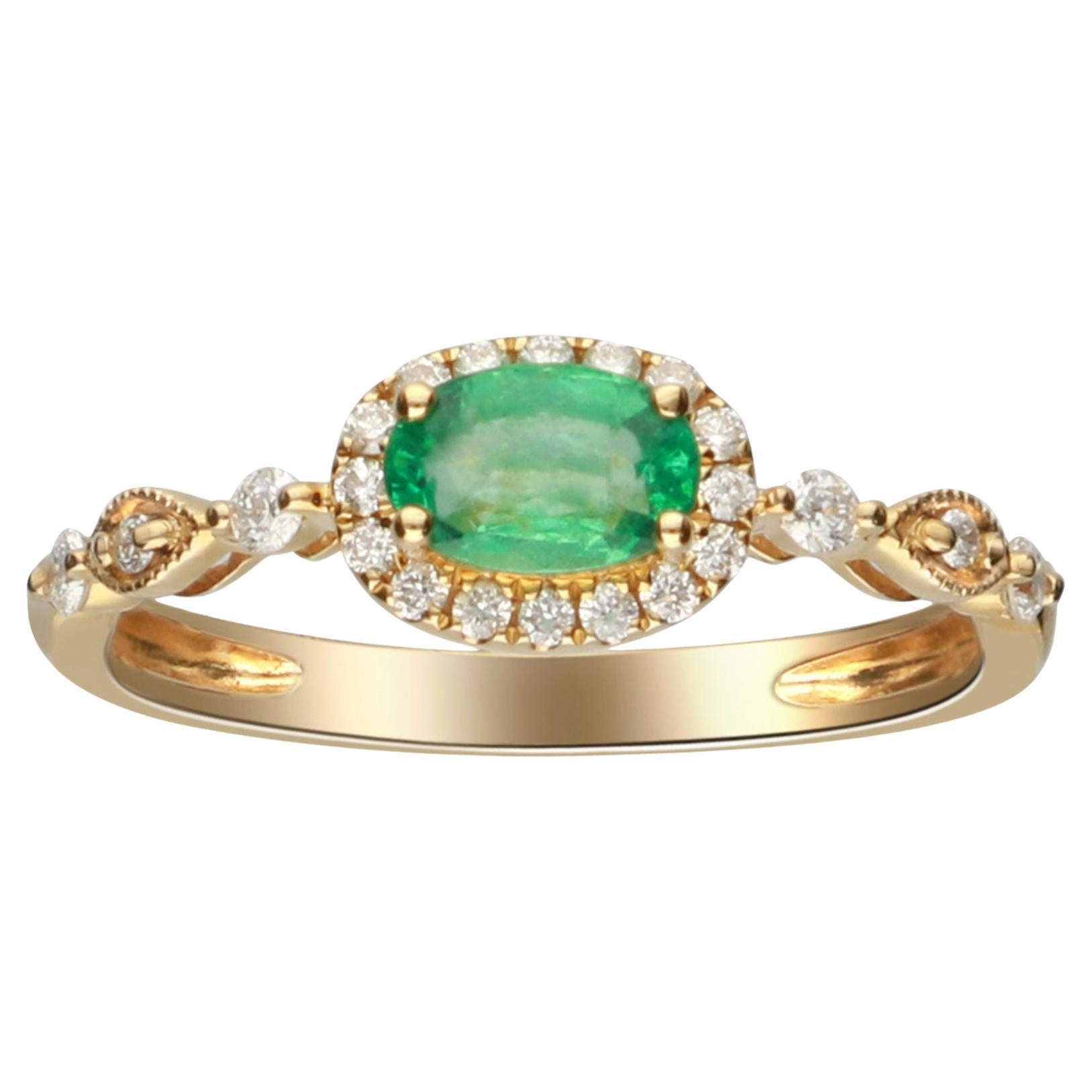 Classic Emerald 14k Yellow Gold Oval Cut with Round-Cut Diamond Accents Ring For Sale