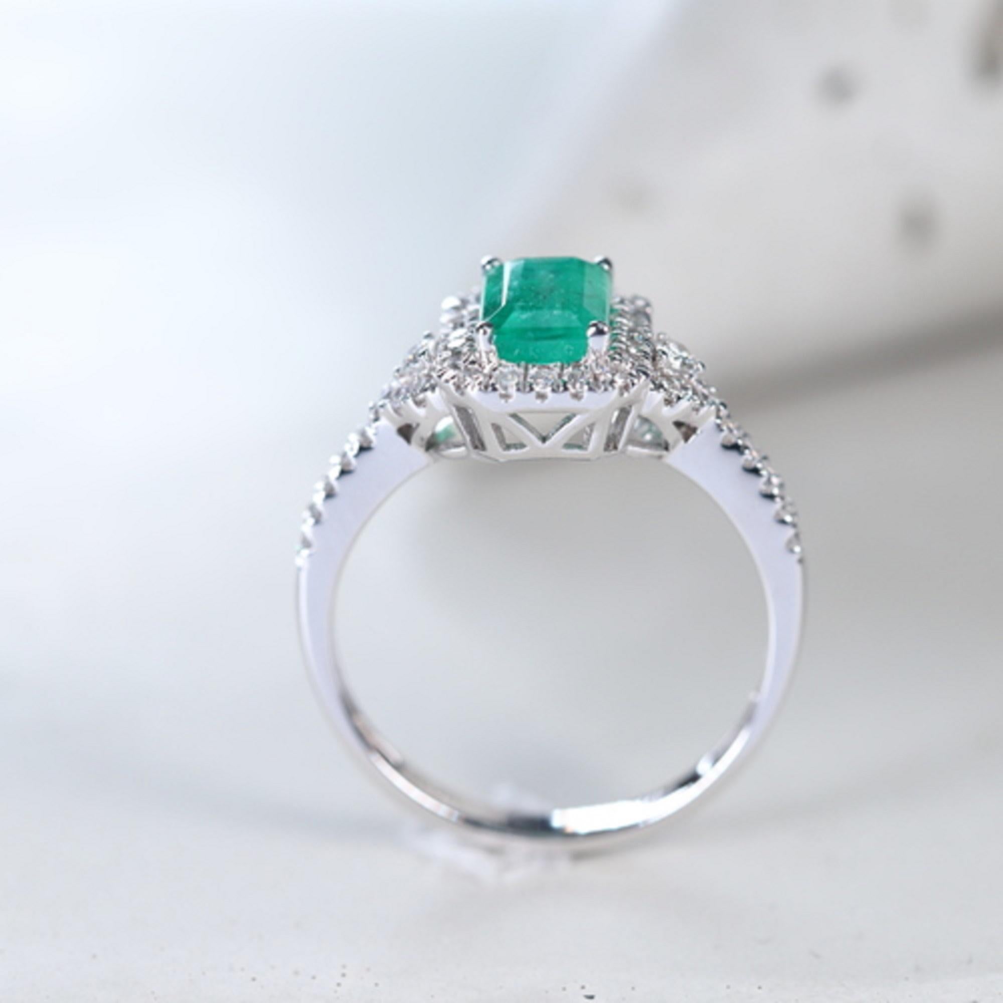 Emerald Cut Classic Emerald-Cut Emerald and Round Cut White Diamond 14K White Gold Ring For Sale
