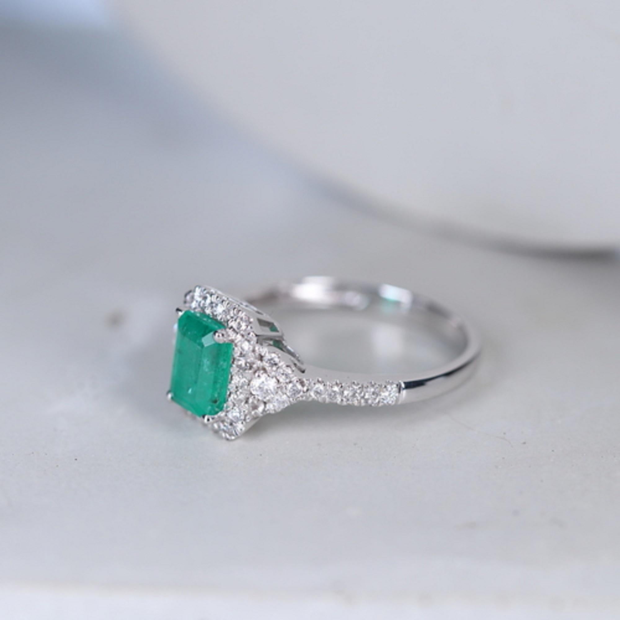 Women's Classic Emerald-Cut Emerald and Round Cut White Diamond 14K White Gold Ring