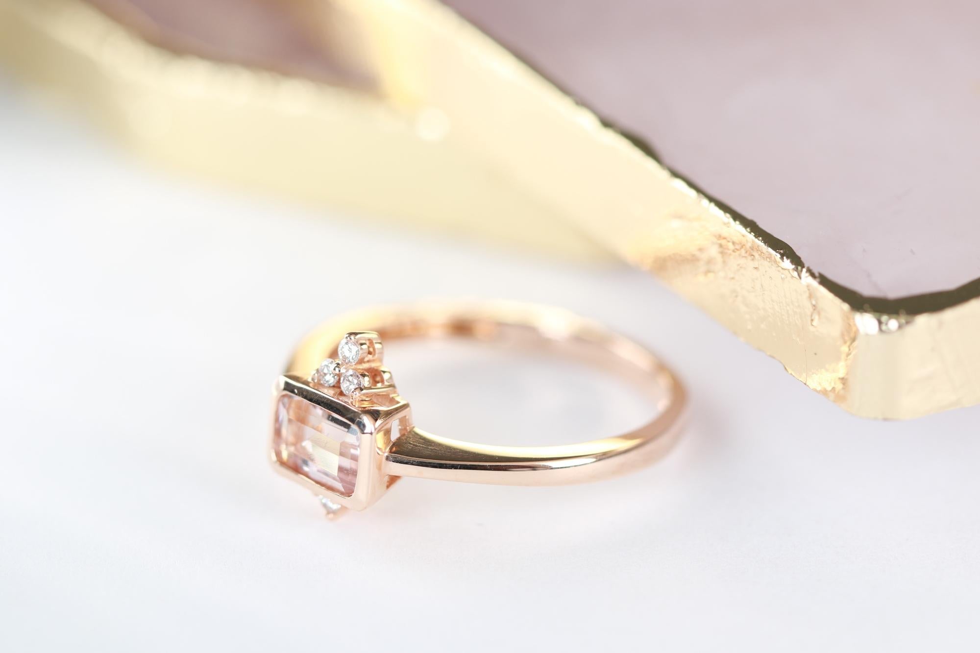 Classic Emerald-Cut Morganite with Round-Cut Diamond 14k Rose Gold Ring In New Condition For Sale In New York, NY