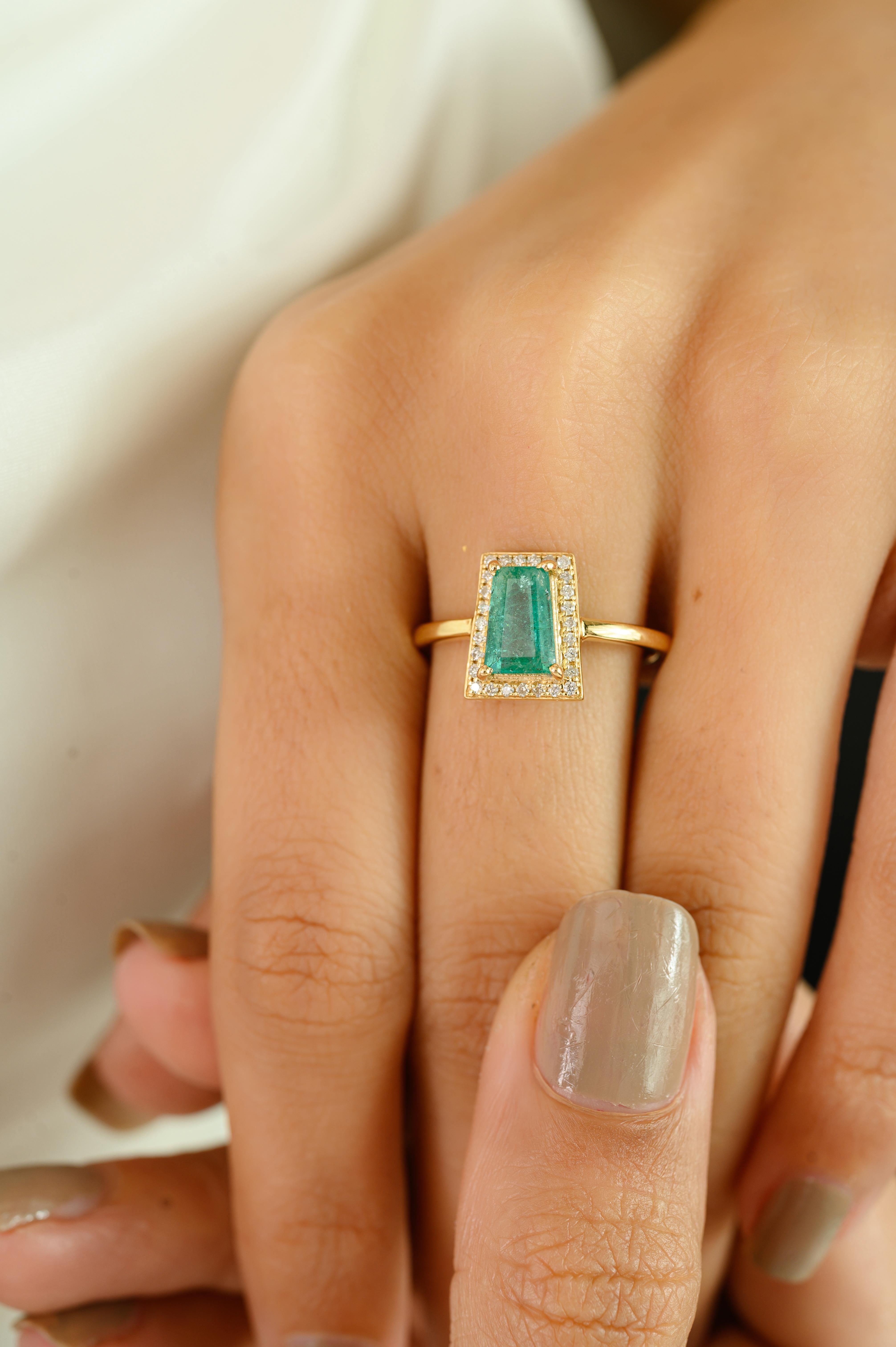 For Sale:  Classic Emerald & Diamond Halo Ring in 18k Yellow Gold Perfect Graduation Gift 2
