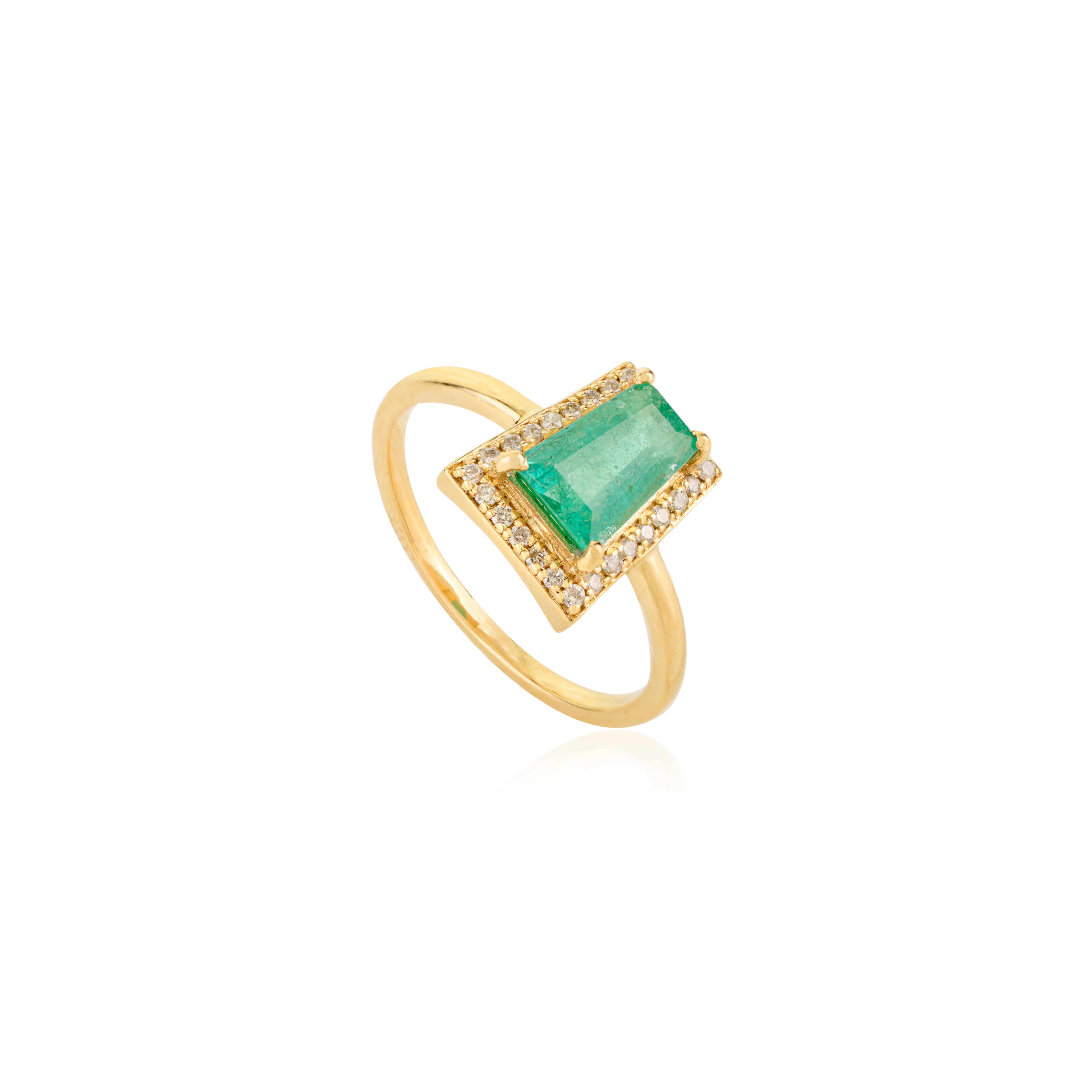 For Sale:  Classic Emerald & Diamond Halo Ring in 18k Yellow Gold Perfect Graduation Gift 3