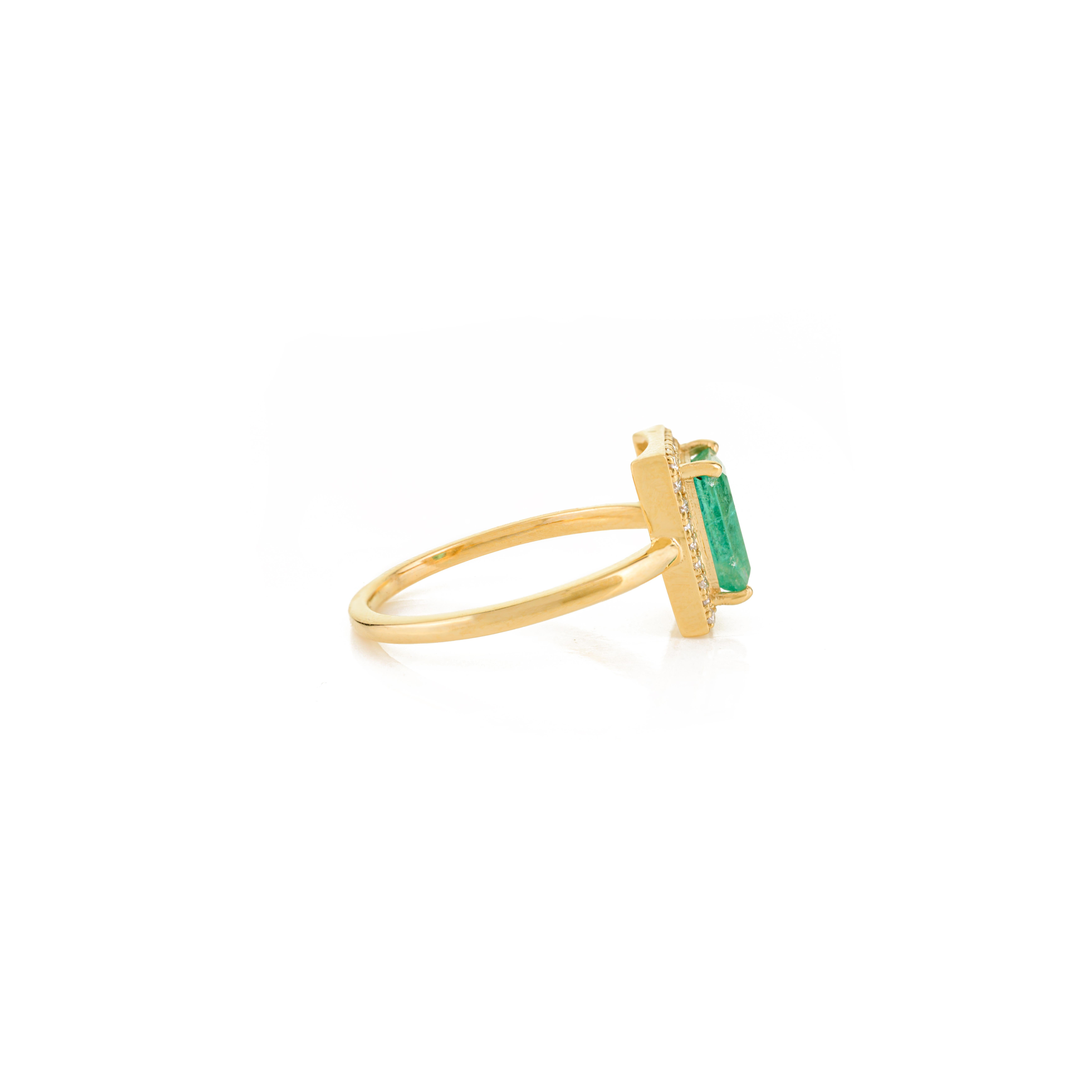 For Sale:  Classic Emerald & Diamond Halo Ring in 18k Yellow Gold Perfect Graduation Gift 5