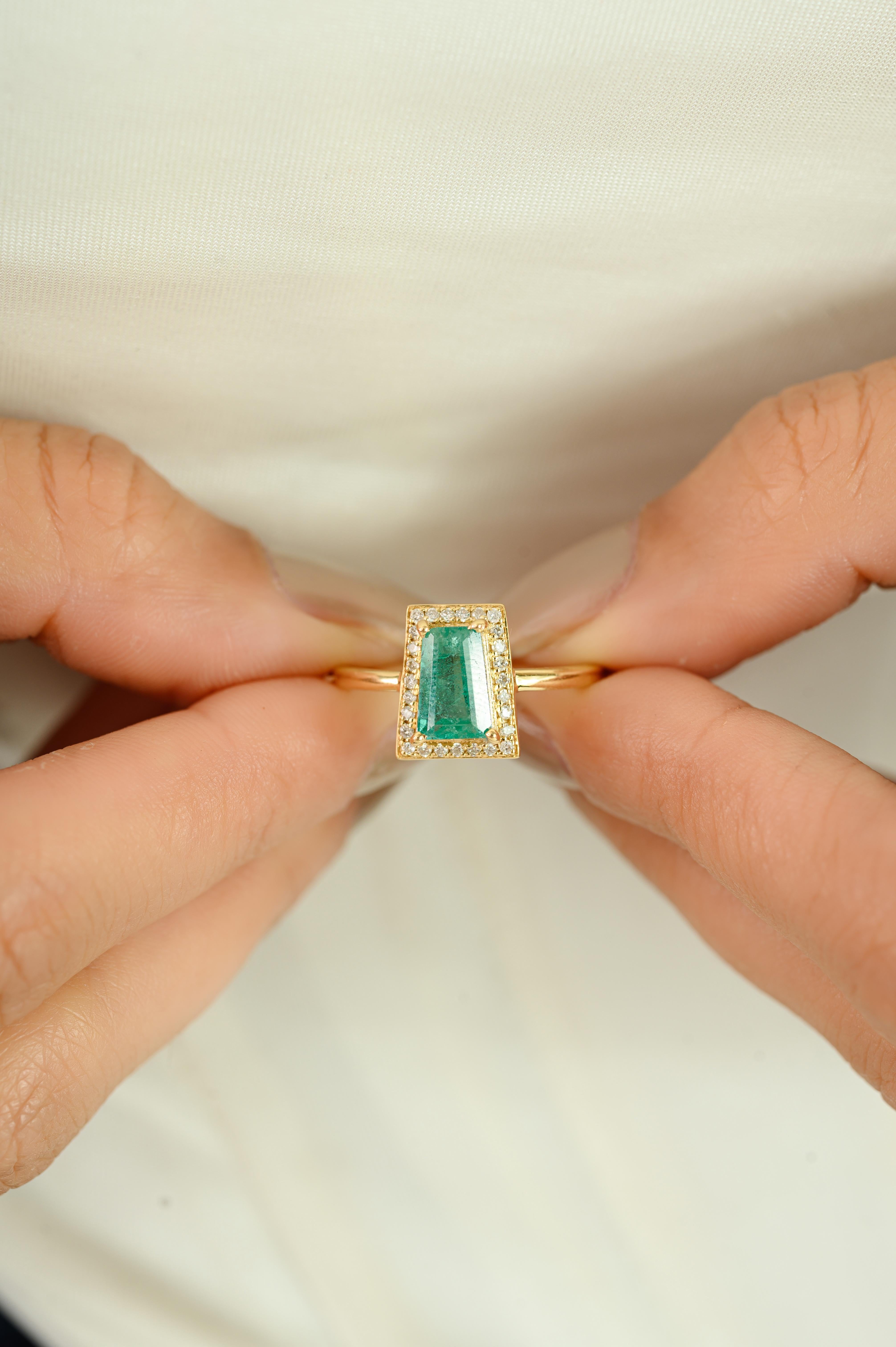 For Sale:  Classic Emerald & Diamond Halo Ring in 18k Yellow Gold Perfect Graduation Gift 6