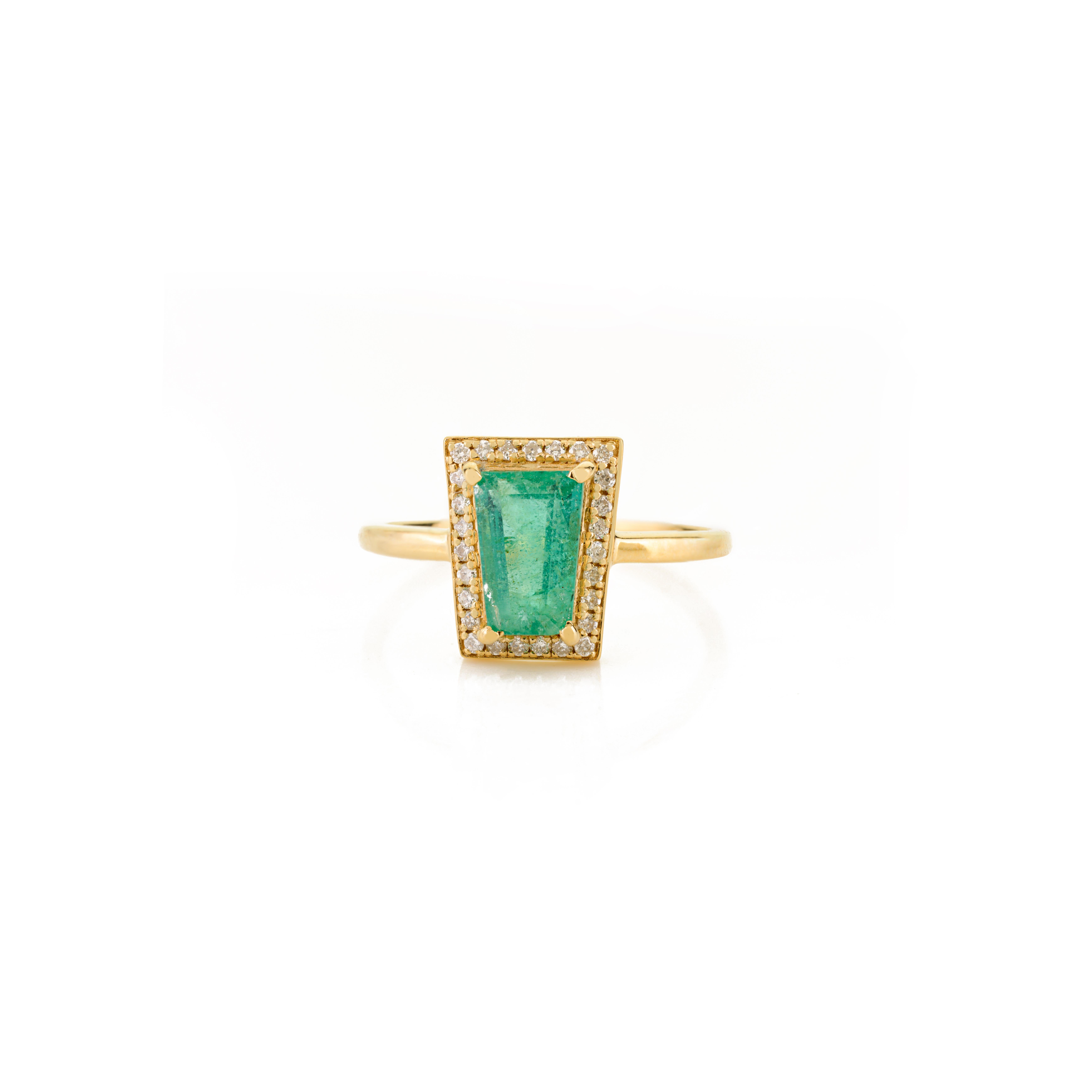 For Sale:  Classic Emerald & Diamond Halo Ring in 18k Yellow Gold Perfect Graduation Gift 7