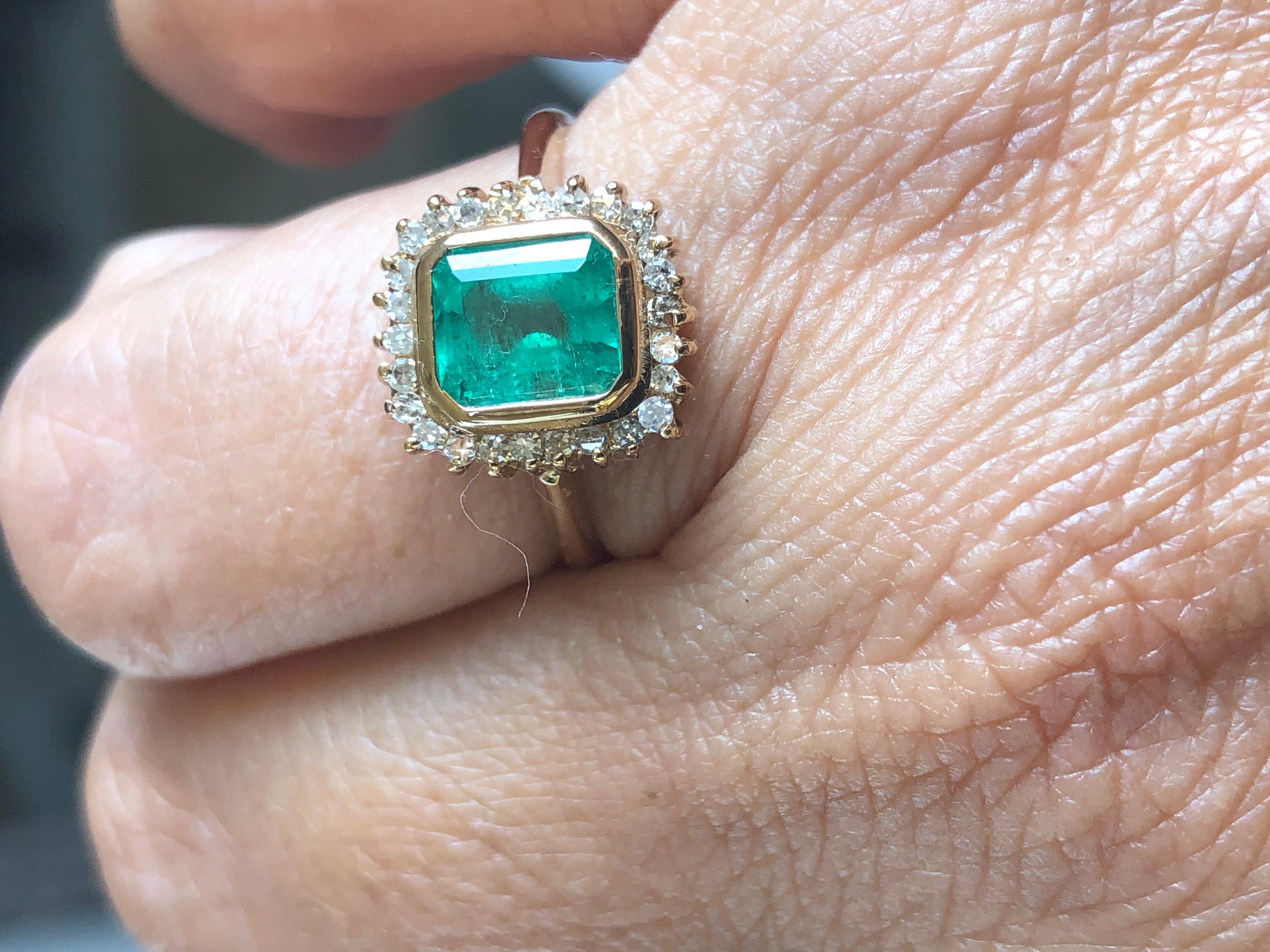 Art Deco Classic Emerald Diamond Ring 18 Karat Gold For Sale