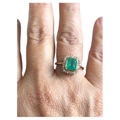 Classic Emerald Diamond Ring 18 Karat Gold