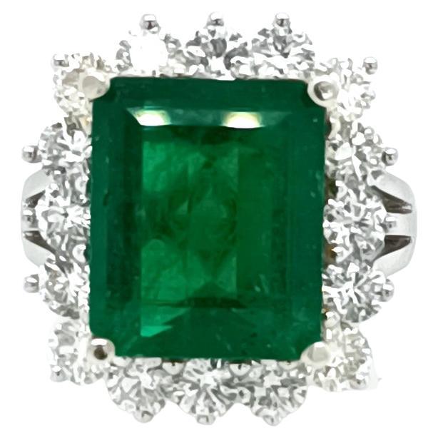Classic Emerald & Diamond Ring For Sale