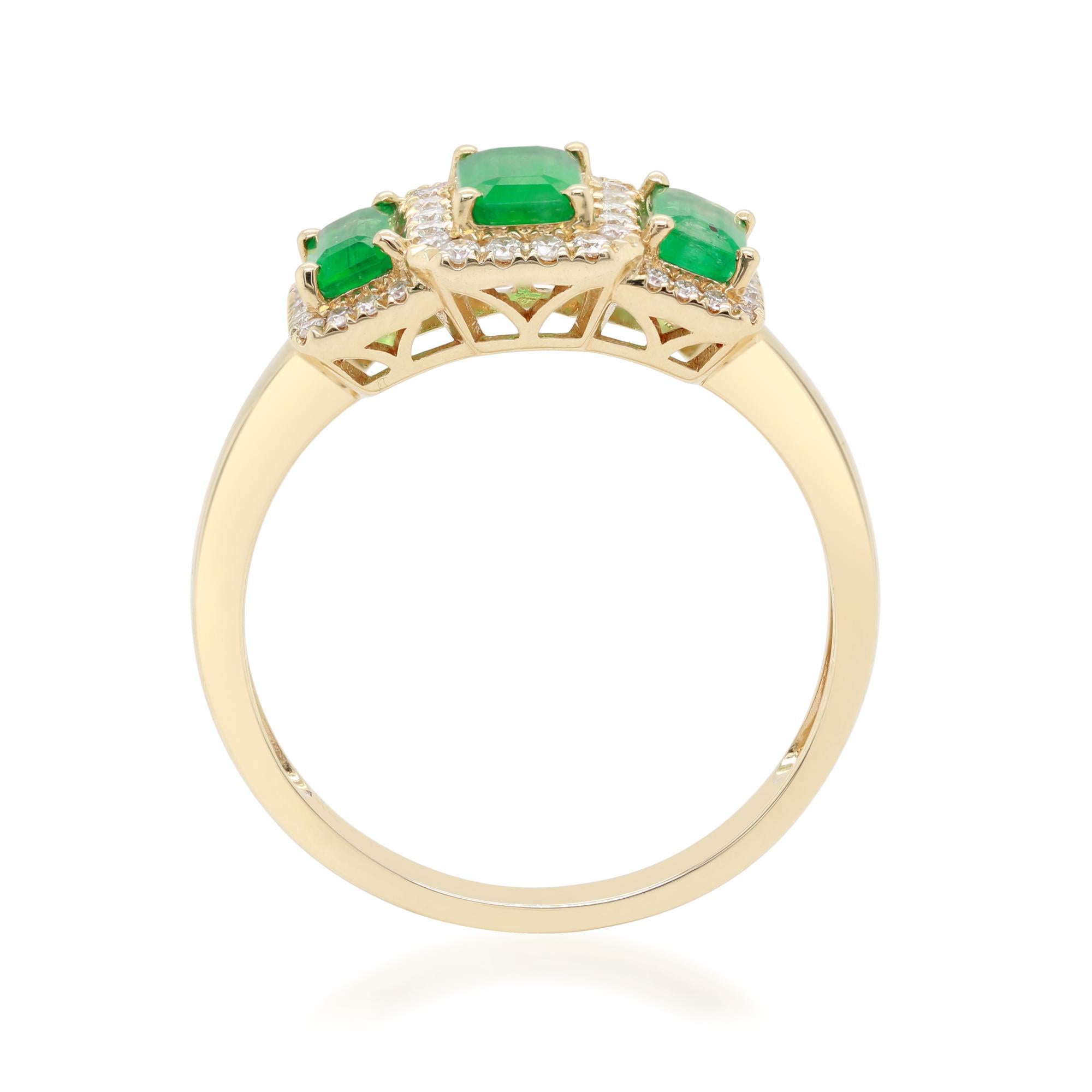 Stupendo, intramontabile e di classe anello eternity Unique. Decorati con lusso con questo anello Gin & Grace. I gioielli in oro giallo 14K sono caratterizzati da smeraldi (3 pezzi) da 1,14 carati e da diamanti bianchi naturali a taglio rotondo (44