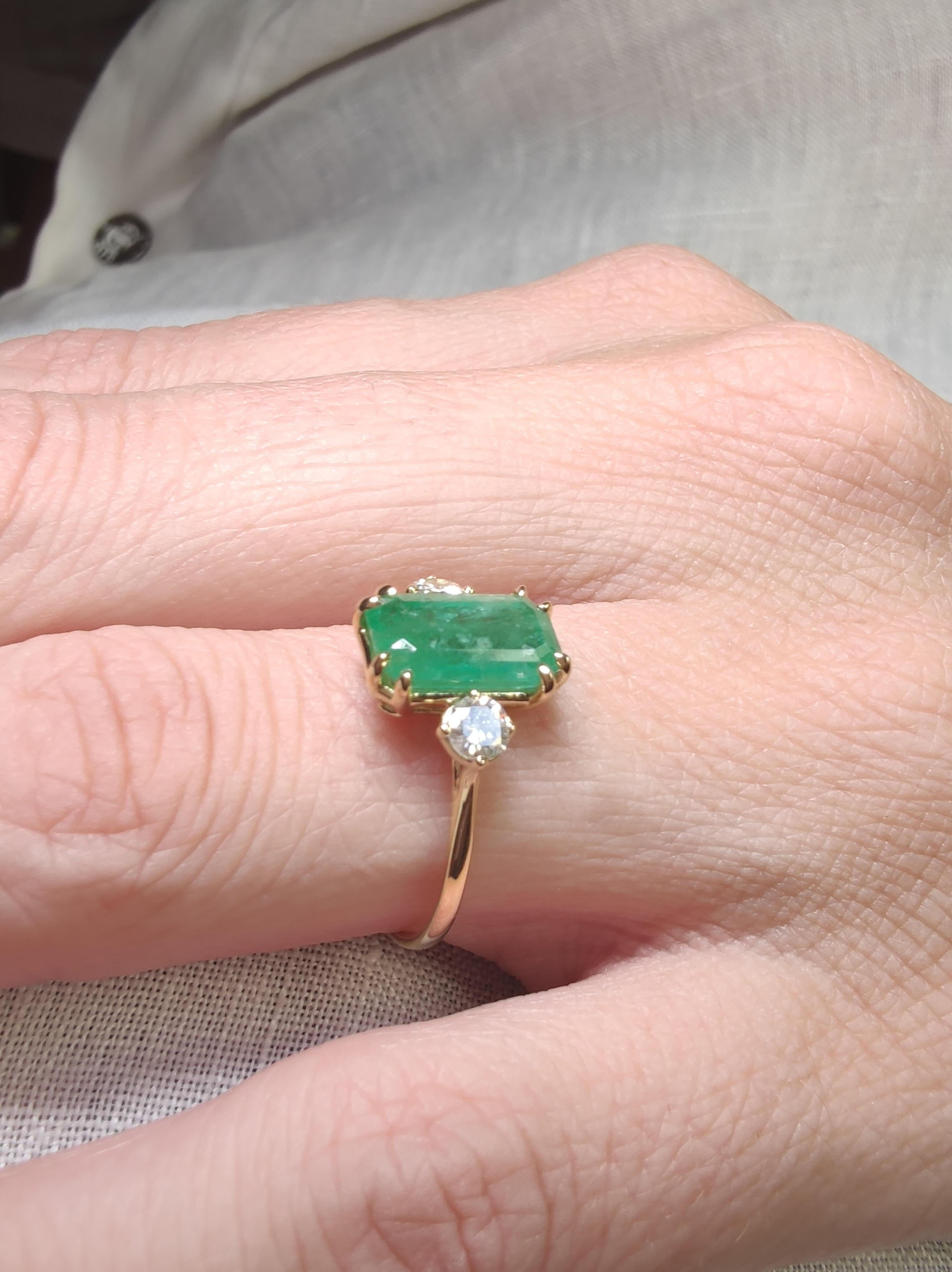 Classic Emerald Damen Verlobungsring 18K, 1,99ct Smaragd, 0,27ct Diamanten im Zustand „Neu“ in Sant Josep de sa Talaia, IB