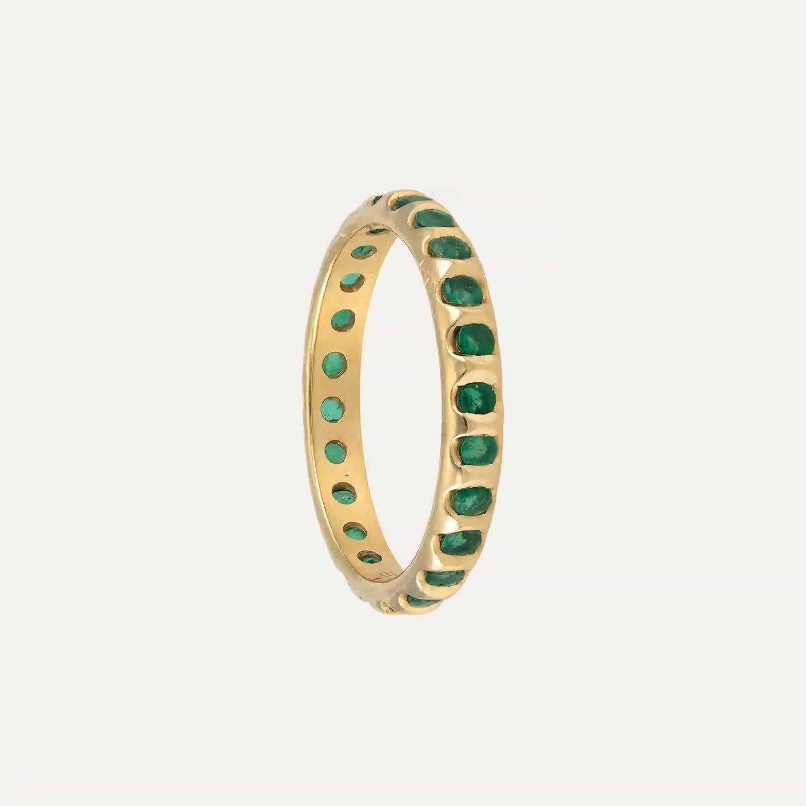 Contemporary Classic Emeralds Gold Ring For Sale