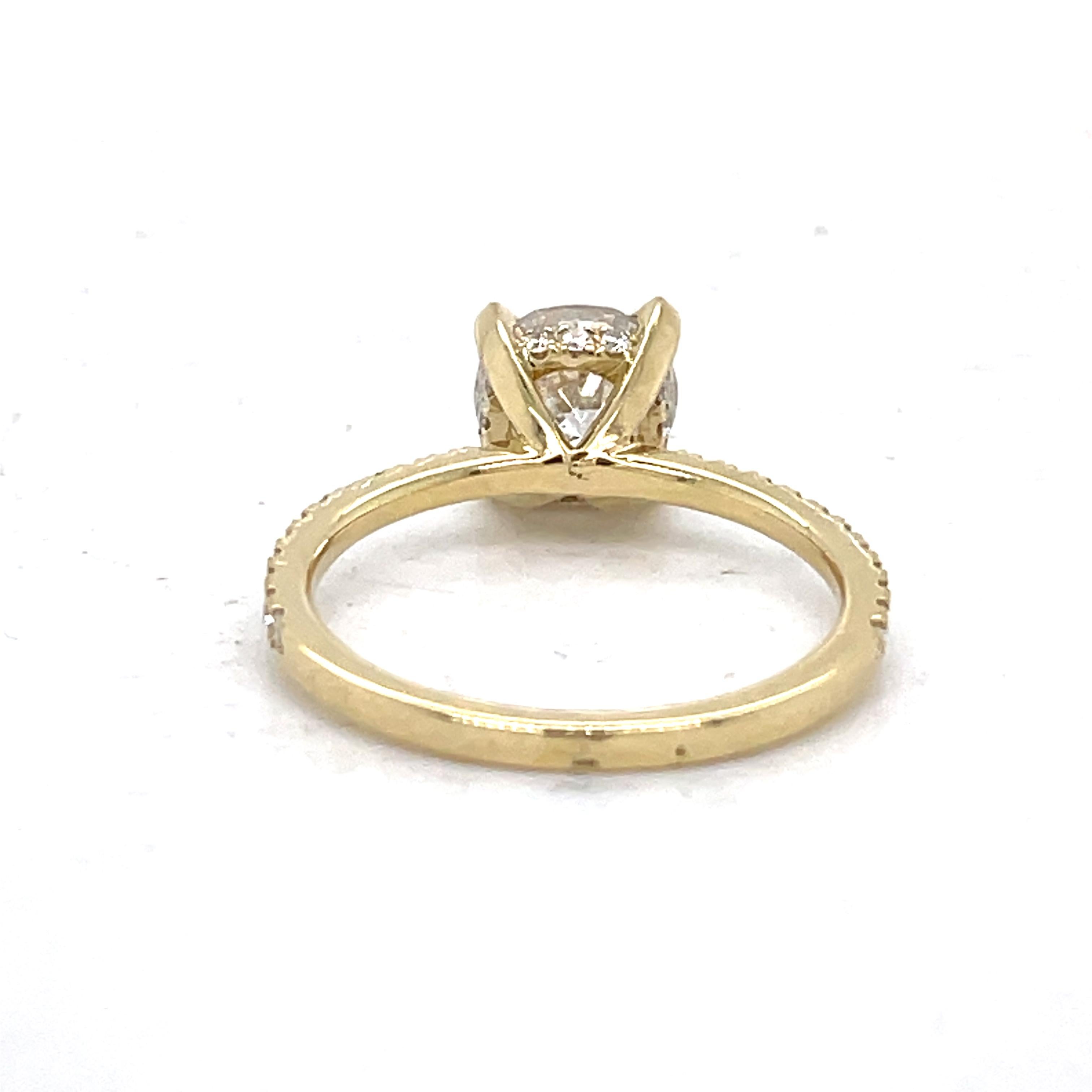Classic engagement ring, 1.9ct diamonds ring, 14K Yellow Gold, GWLAB certifaed In New Condition For Sale In Ramat Gan, IL