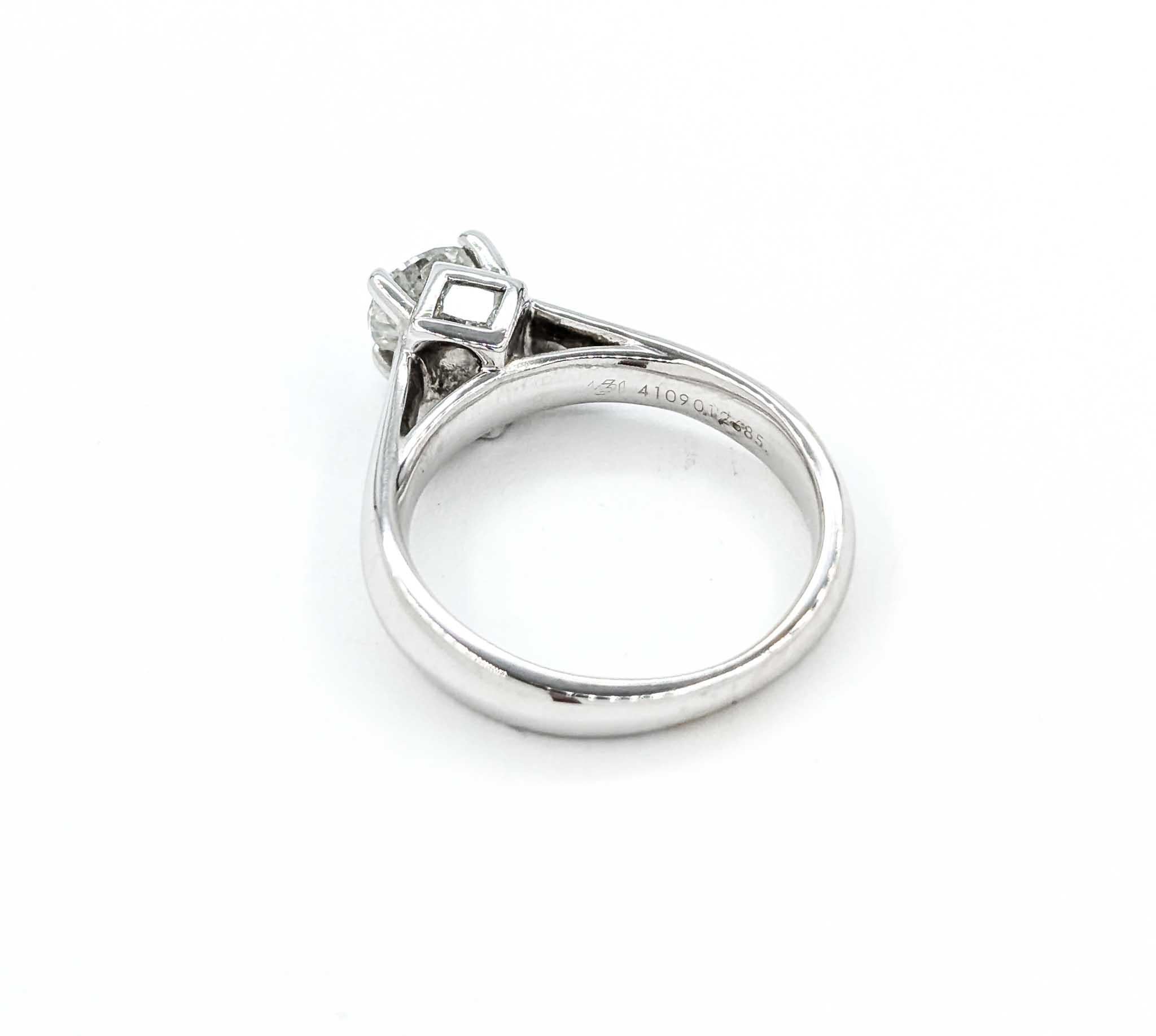 Classic Engagement Ring in 14k White Gold For Sale 3