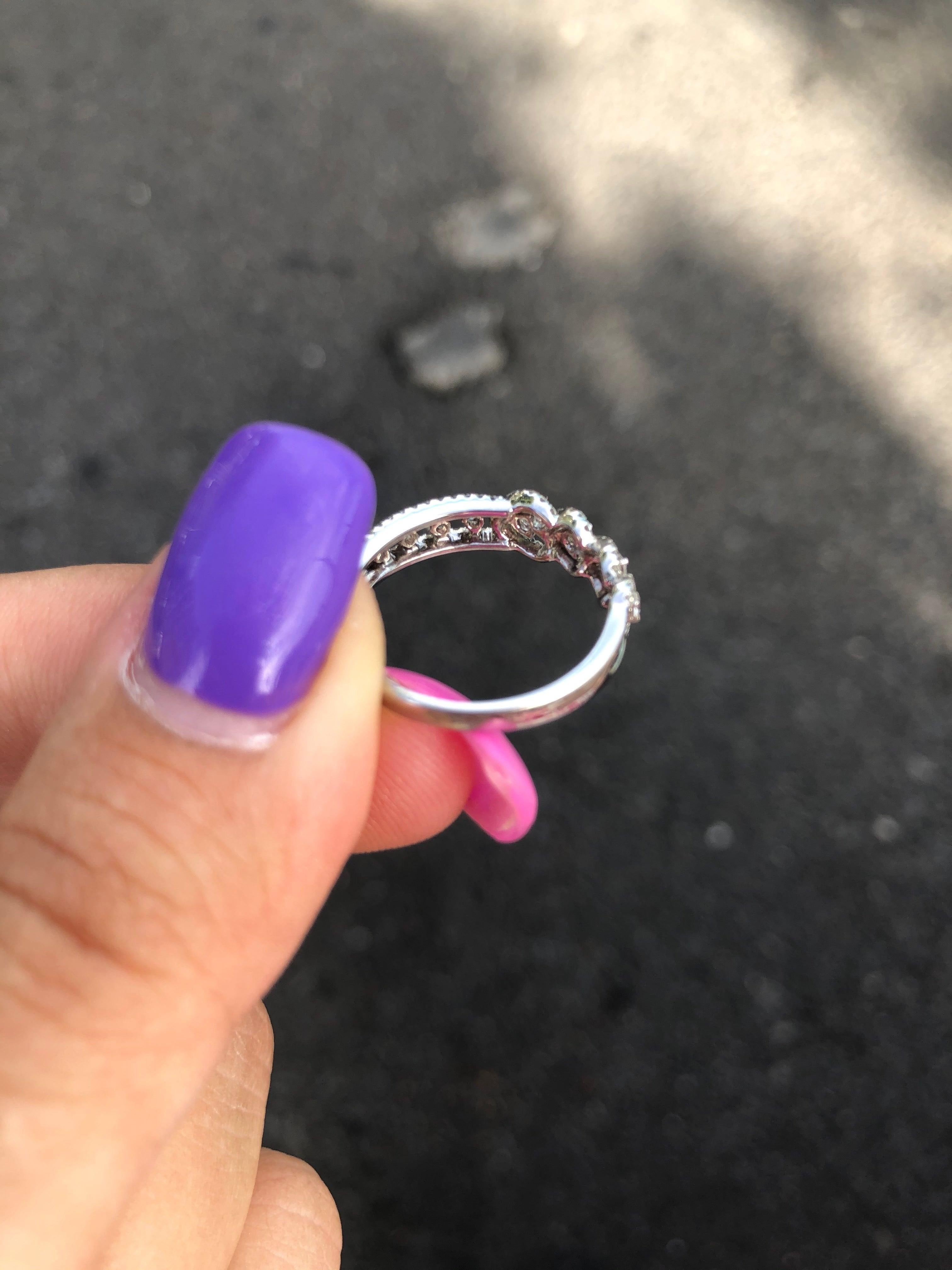 For Sale:  Classic Engagement White Diamond 18 Karat White Gold Wedding Ring for Her 5
