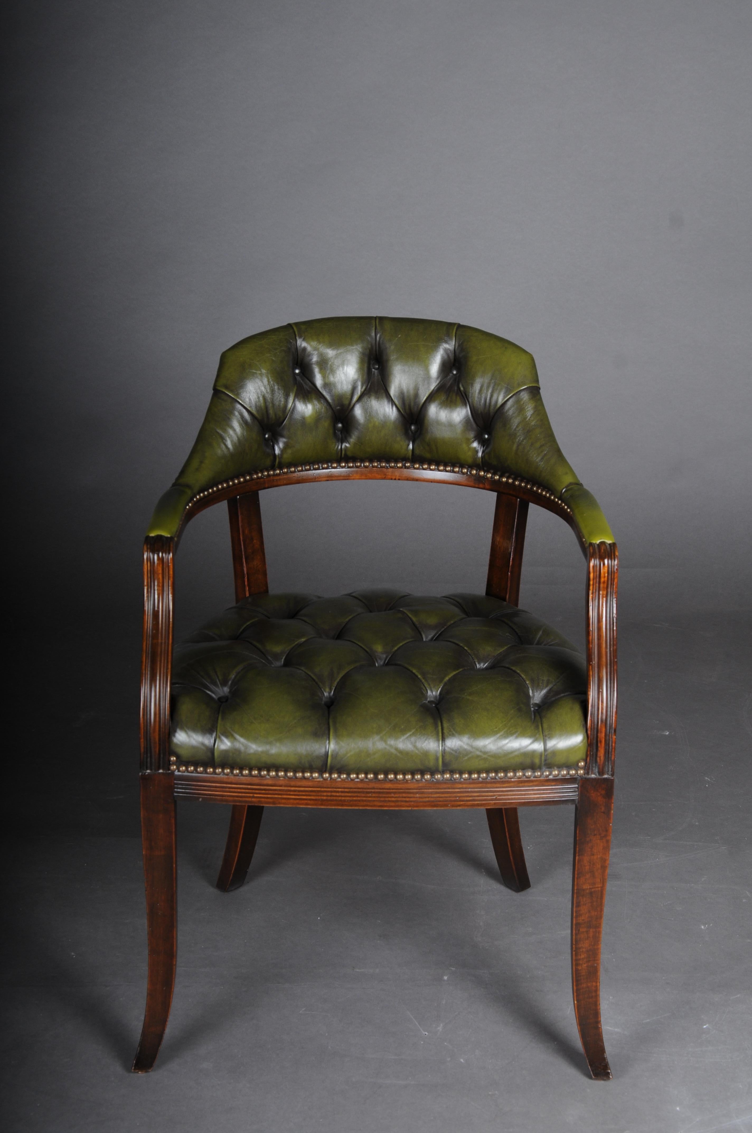 Classic English armchair, Chesterfield leather, green

Solid wood, stained mahogany. Seat and back upholstered in green Chesterfield leather.

Very high quality and classic shape.
