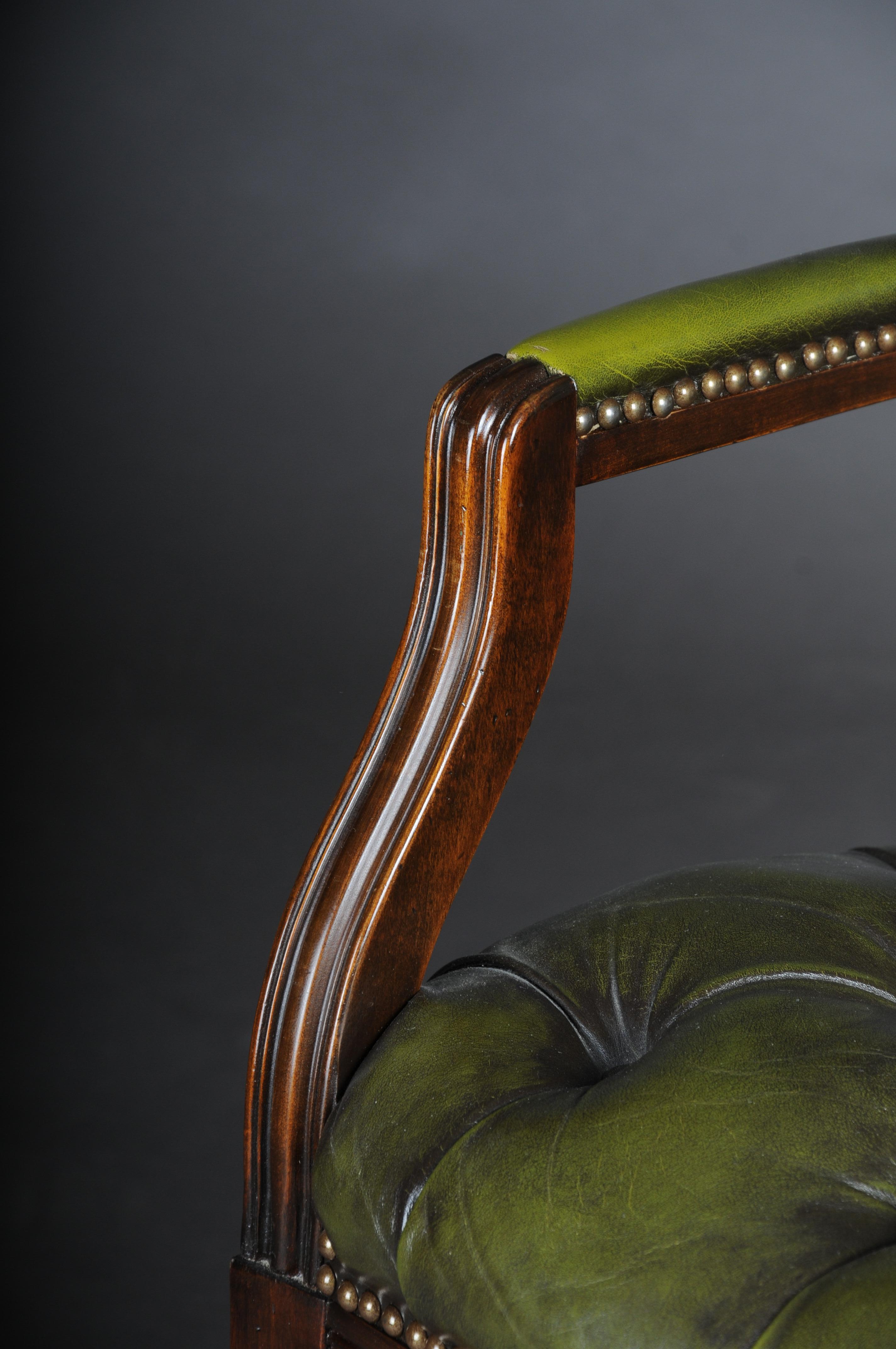 Klassischer englischer Sessel, Chesterfield-Leder, grün im Zustand „Gut“ im Angebot in Berlin, DE
