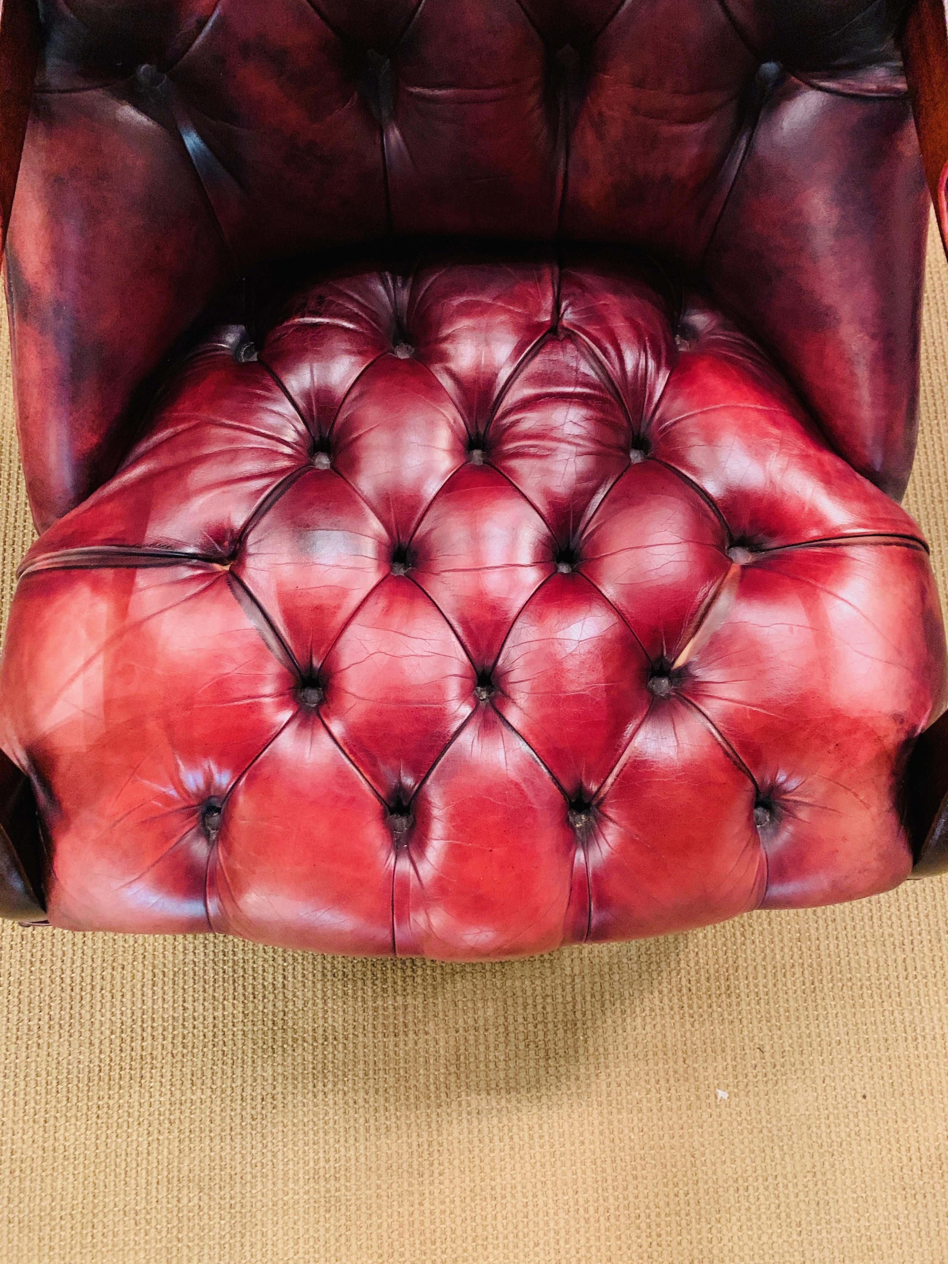 Classic English Chesterfield Armchair, Leather Oxblood / Burdeux In Good Condition In Berlin, DE