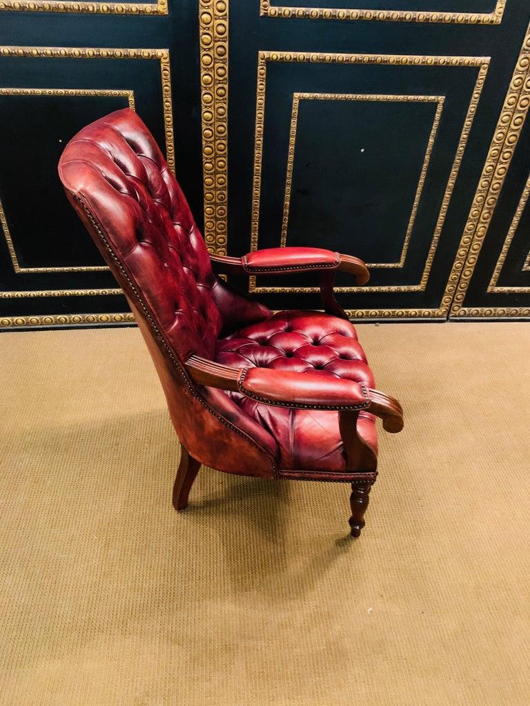 Classic original vintage English Chesterfield Armchair Leather Oxblood / Burdeux In Good Condition In Berlin, DE