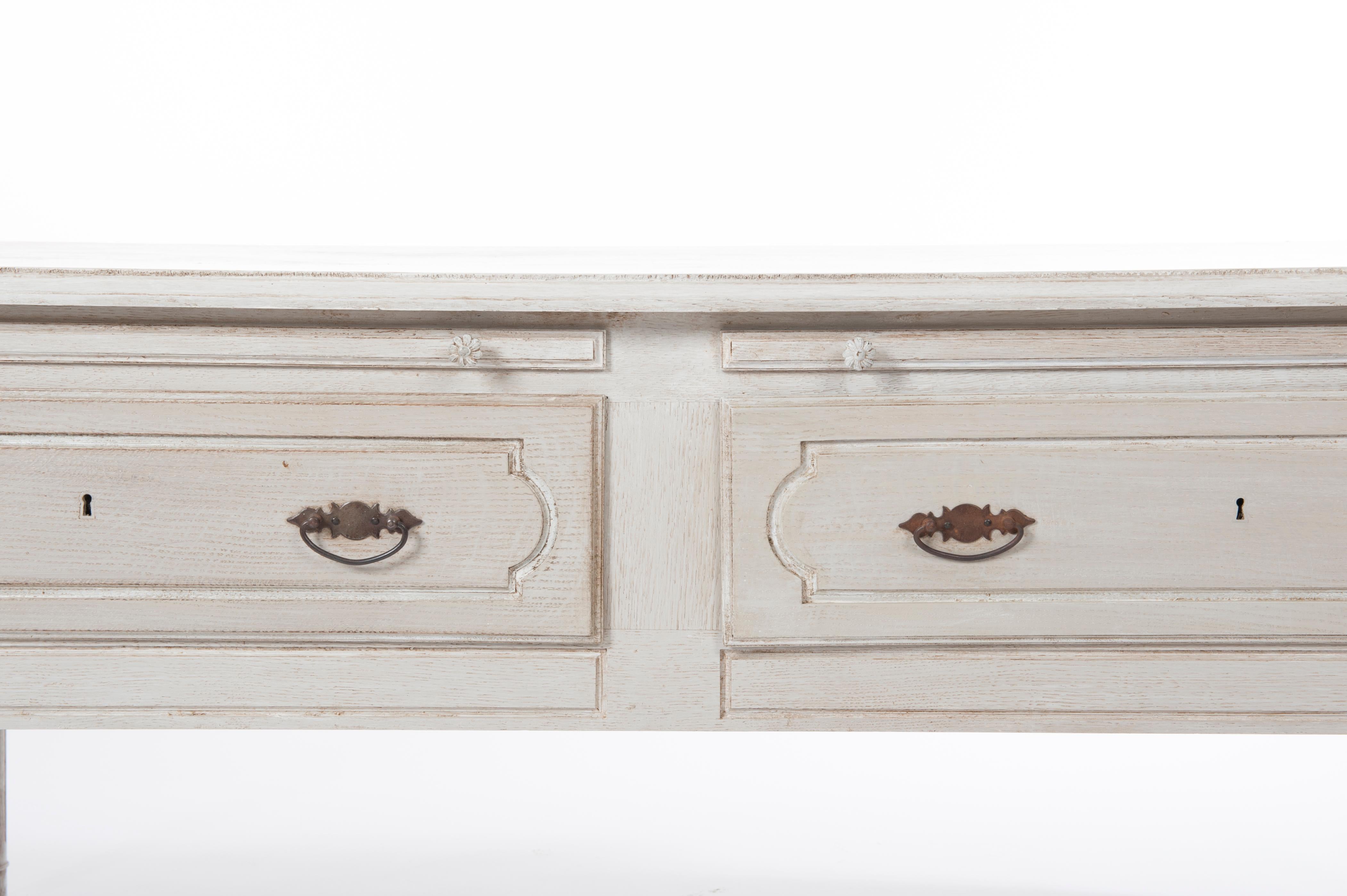 Fine XIX secolo Commode, comò o credenza classica inglese grigio chiaro patinato del 1880 in vendita