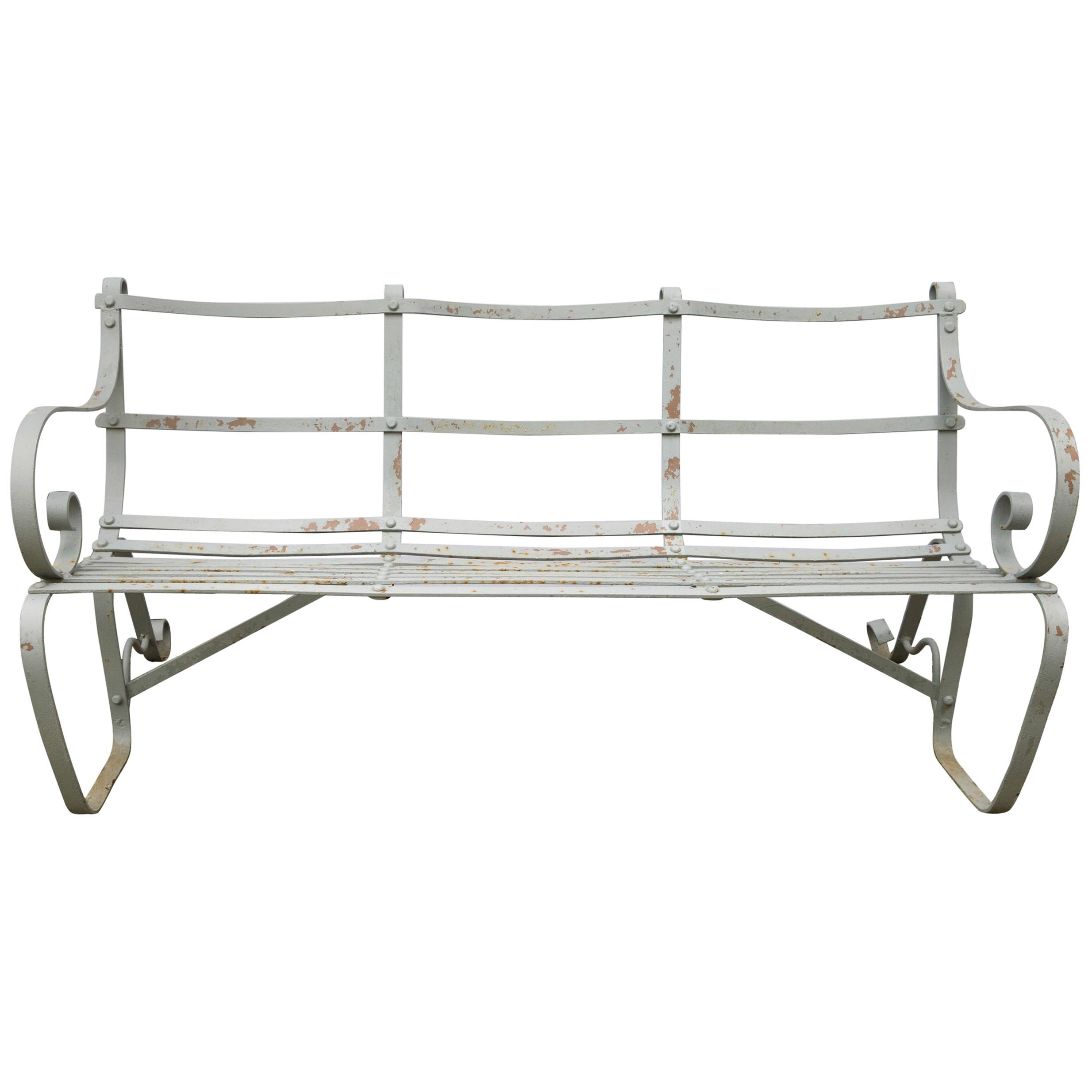 Banc de jardin classique anglais édouardien en fer forgé à sangle de style jardin