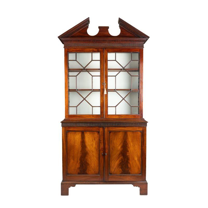 Classic English Georgian Mahogany Bookcase Cabinet, 1780 3