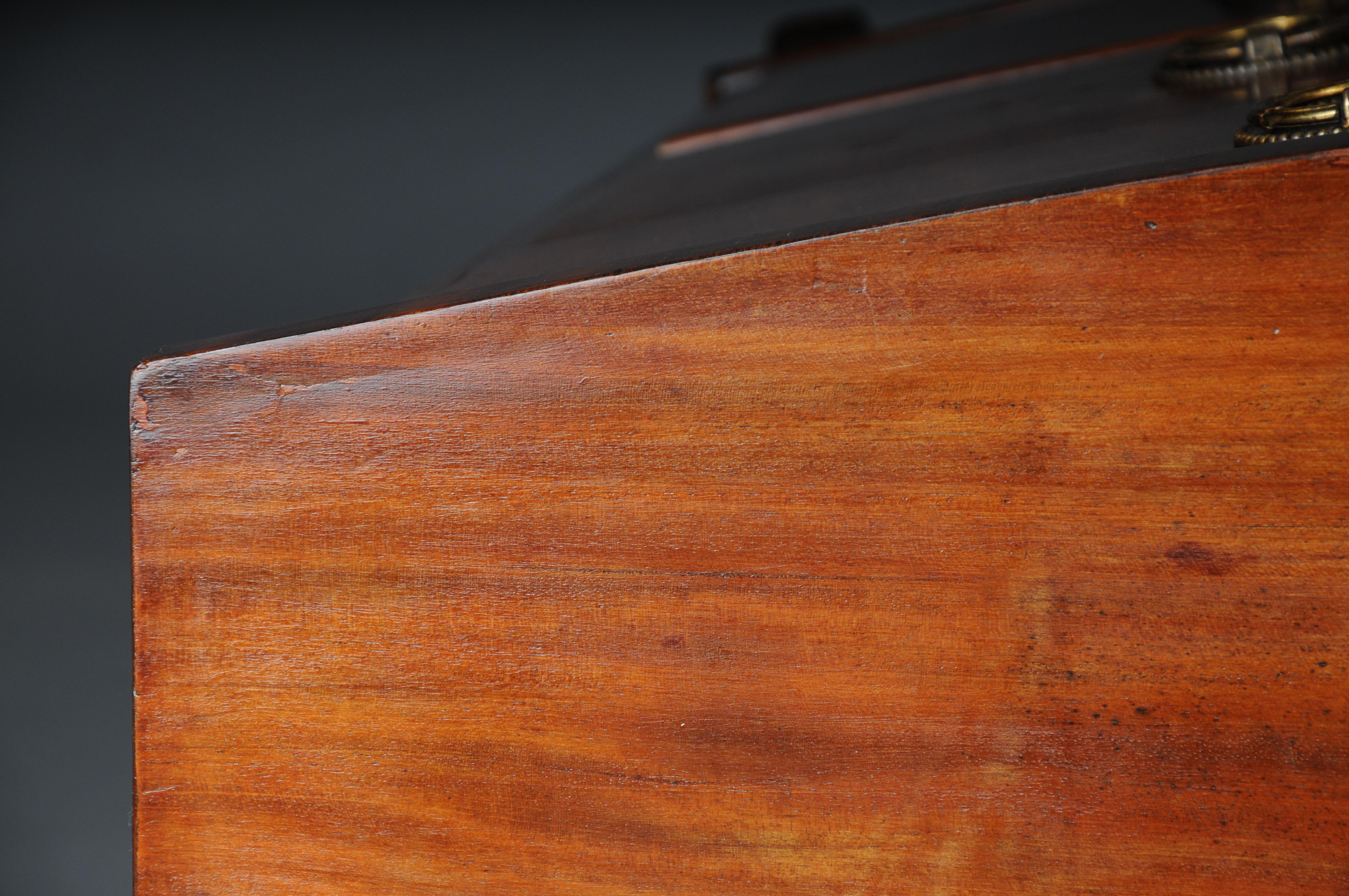 Classic English mahogany chest of drawers, circa 1890 For Sale 7