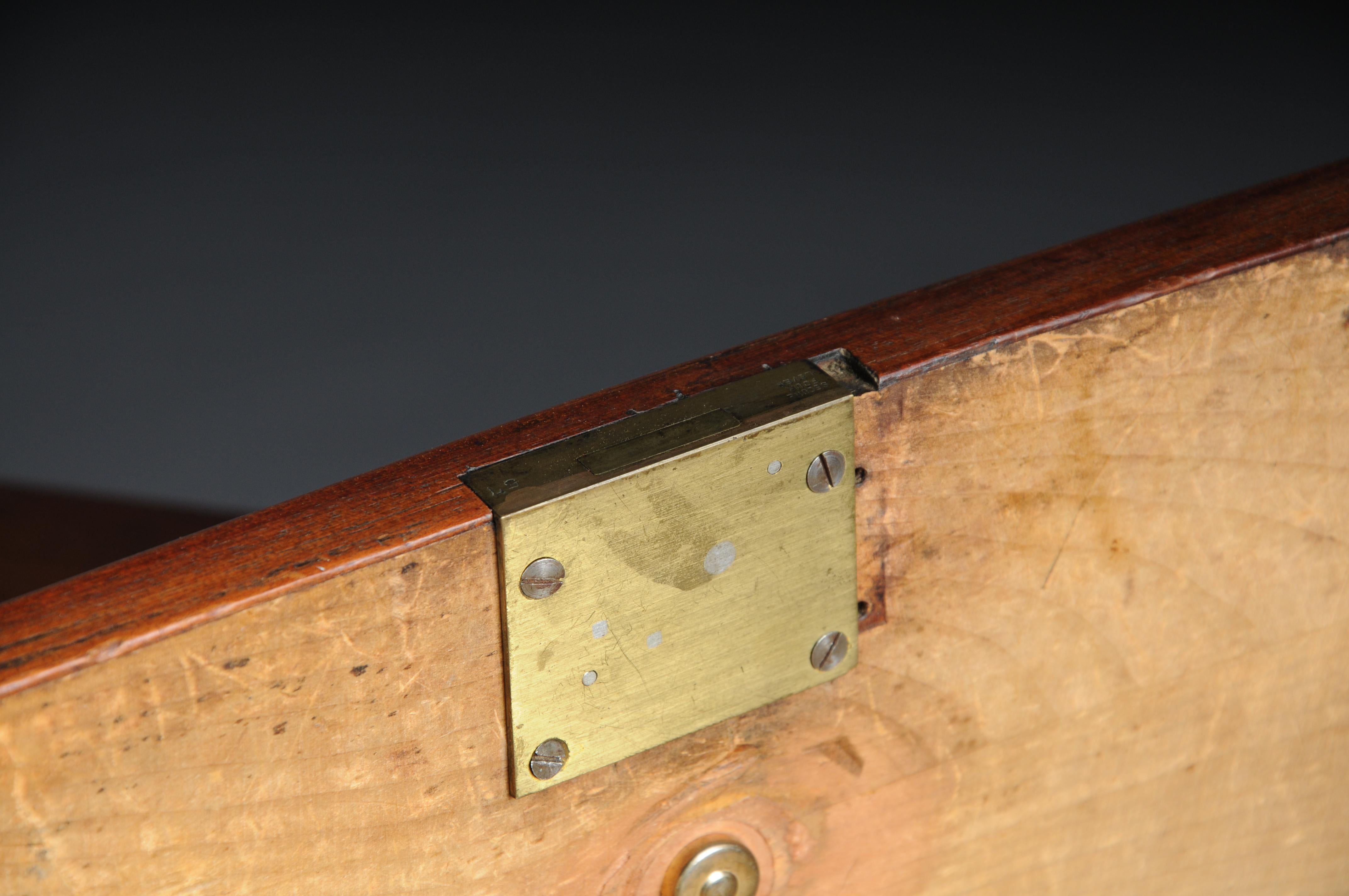 Classic English mahogany chest of drawers, circa 1890 For Sale 1