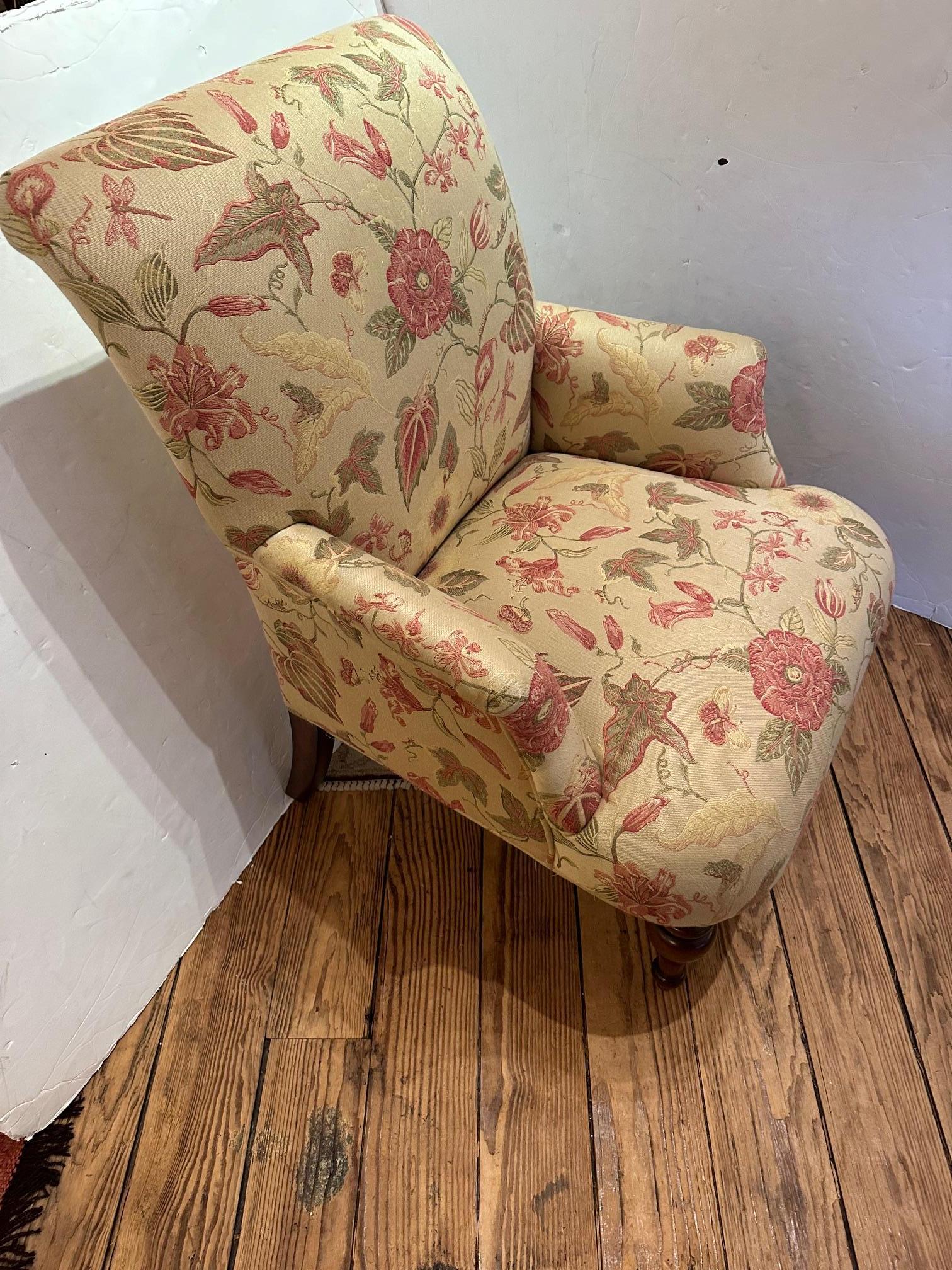 Late 20th Century Classic English Style Woven Floral Club Chair For Sale