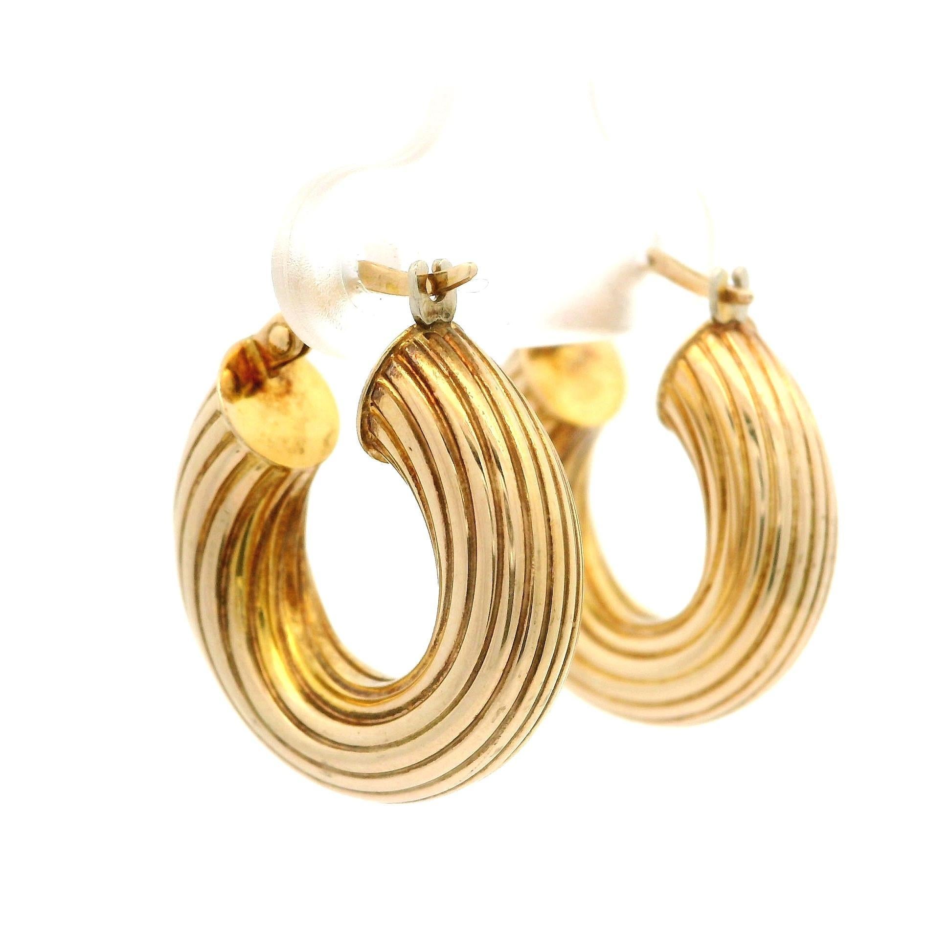 Classic Estate Puffed 14k Yellow Gold Grooved Twist Small Hoop Earring For Sale 2