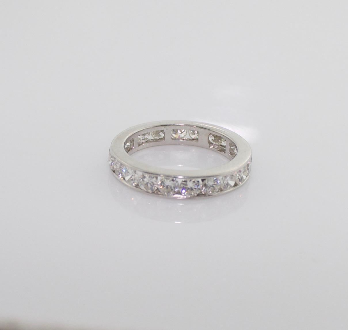 Classic Eternity Band 18 Karat White Gold Diamond Ring 2.70 Carat In Excellent Condition For Sale In Wailea, HI