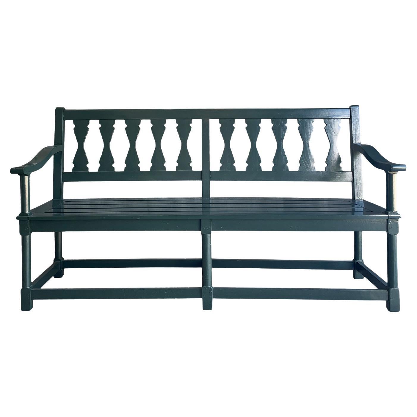 Panchina classica europea in legno in Greene 
Greene in vendita