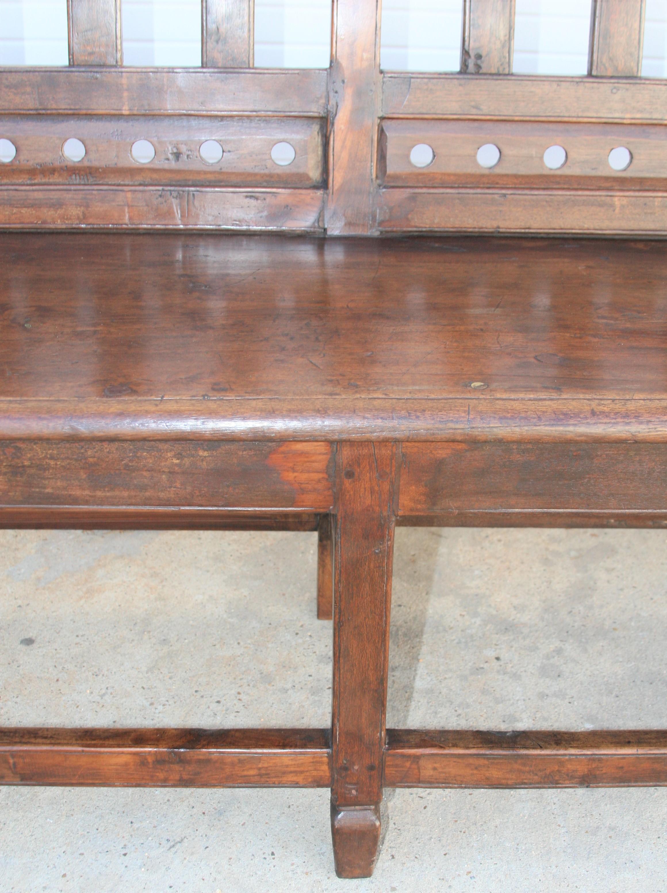 Classic Example of a Colonial Era Bench from the British Empire In Good Condition For Sale In Houston, TX