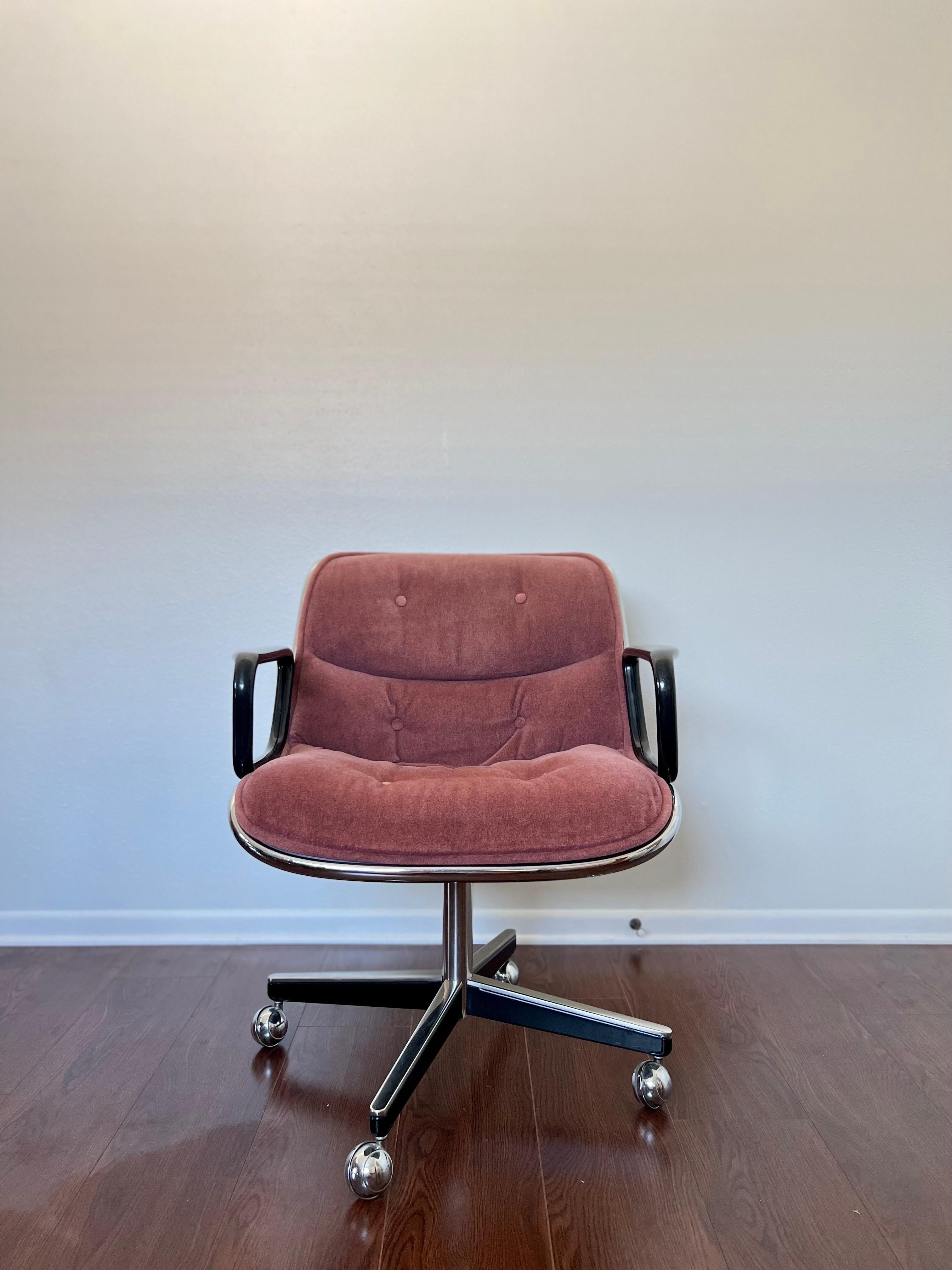 Classic Executive Chair Designed by Charles Pollock for Knoll in Pink 3