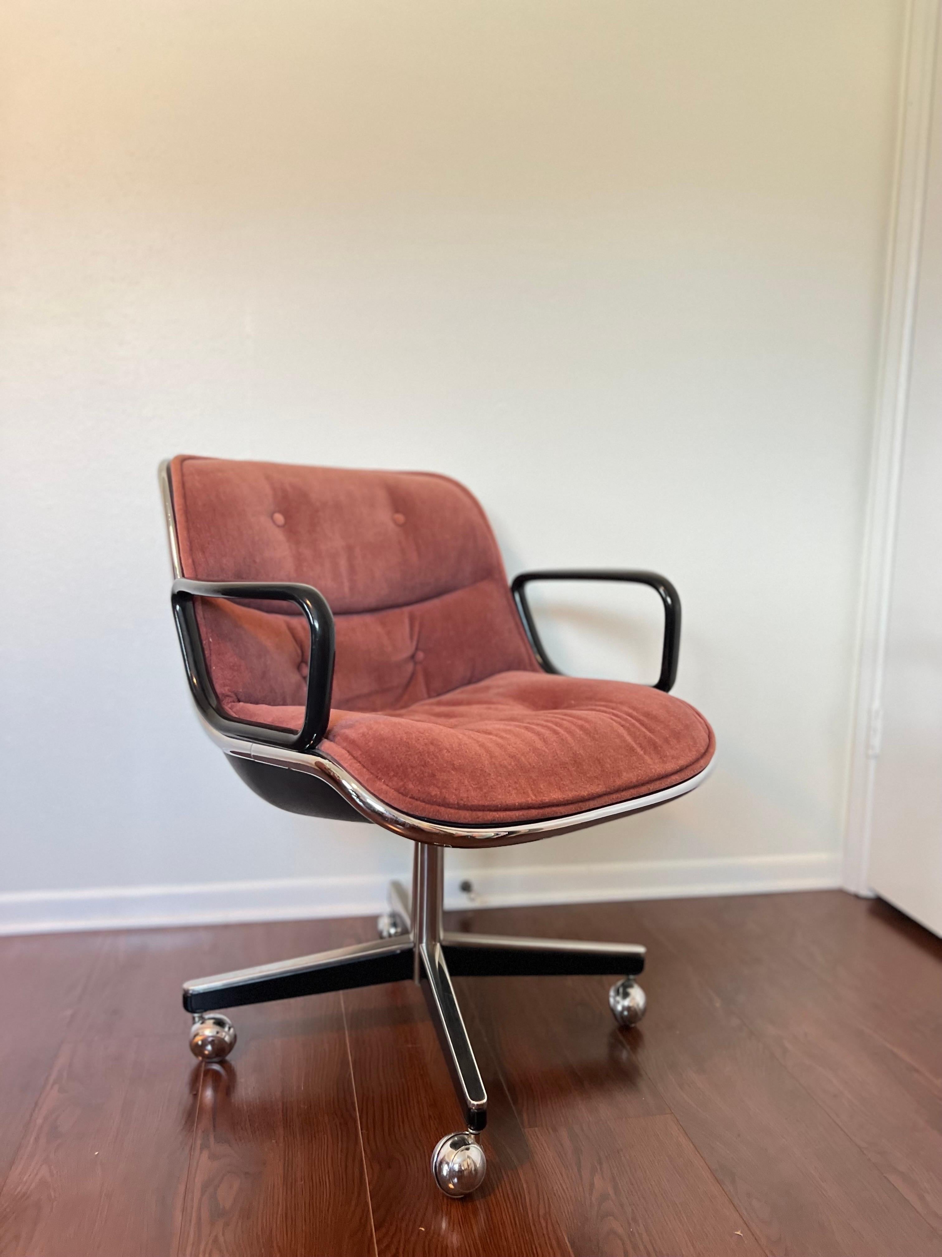 Classic Executive Chair Designed by Charles Pollock for Knoll in Pink 5
