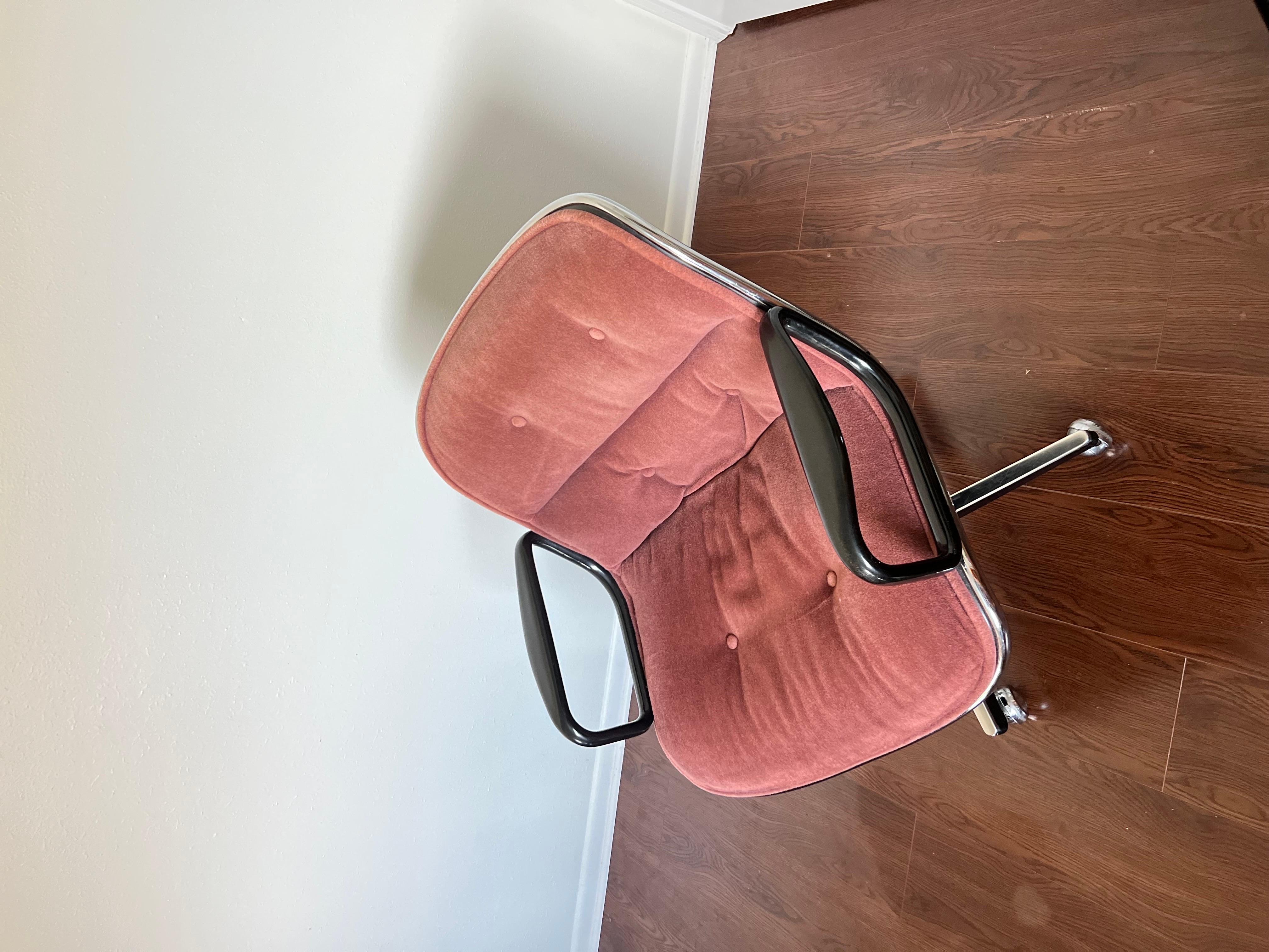 Steel Classic Executive Chair Designed by Charles Pollock for Knoll in Pink