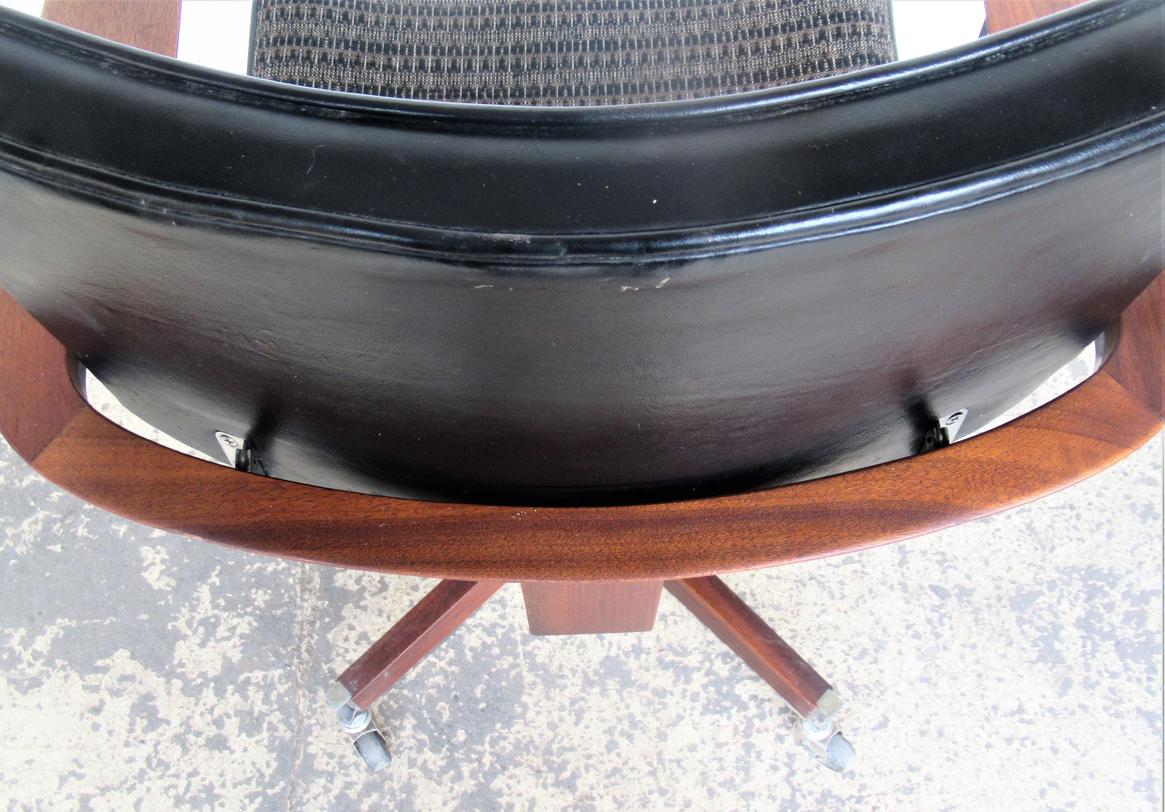 Classic Executive Desk Chair by Gunlocke 3
