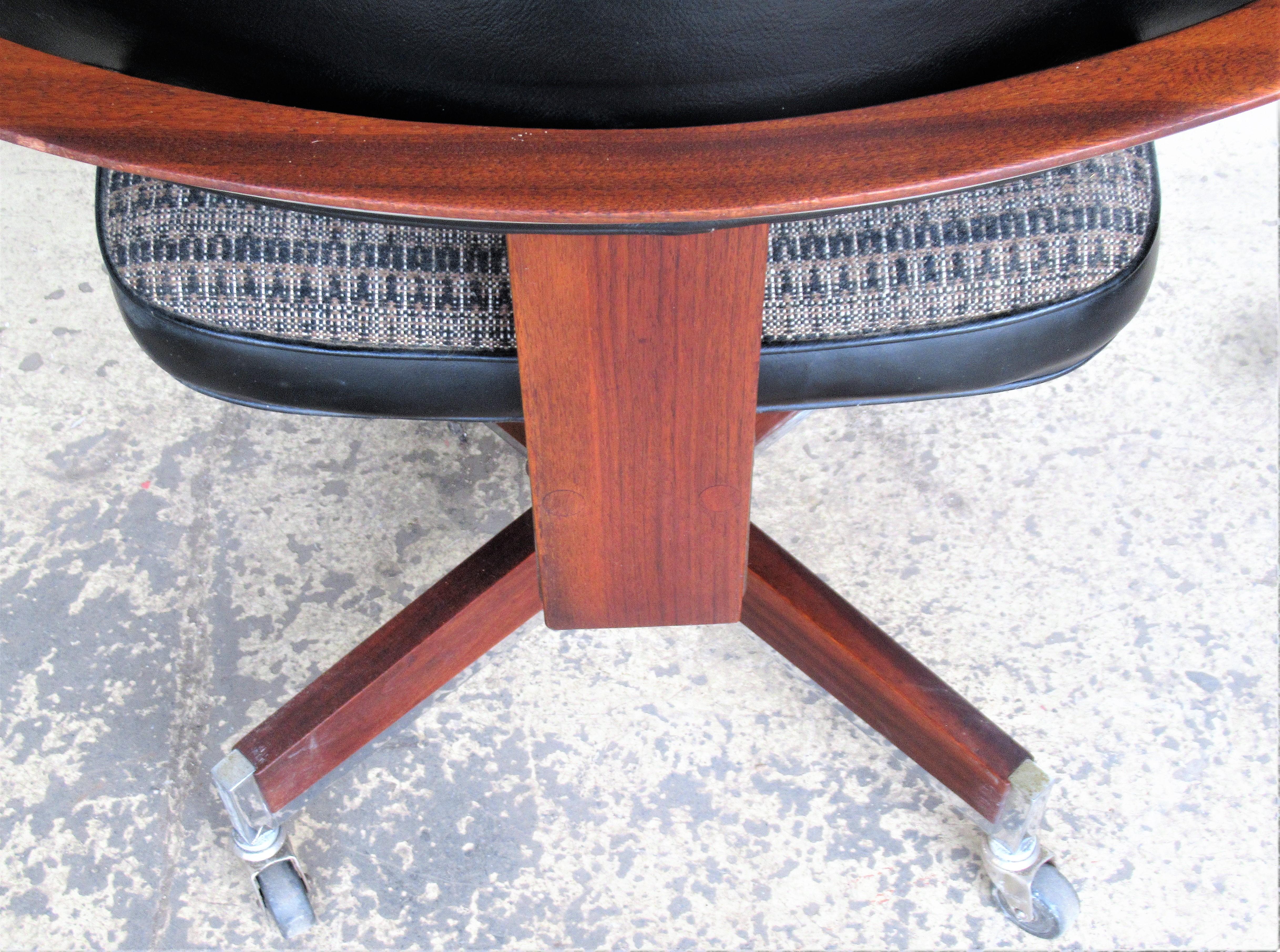 Classic Executive Desk Chair by Gunlocke 4