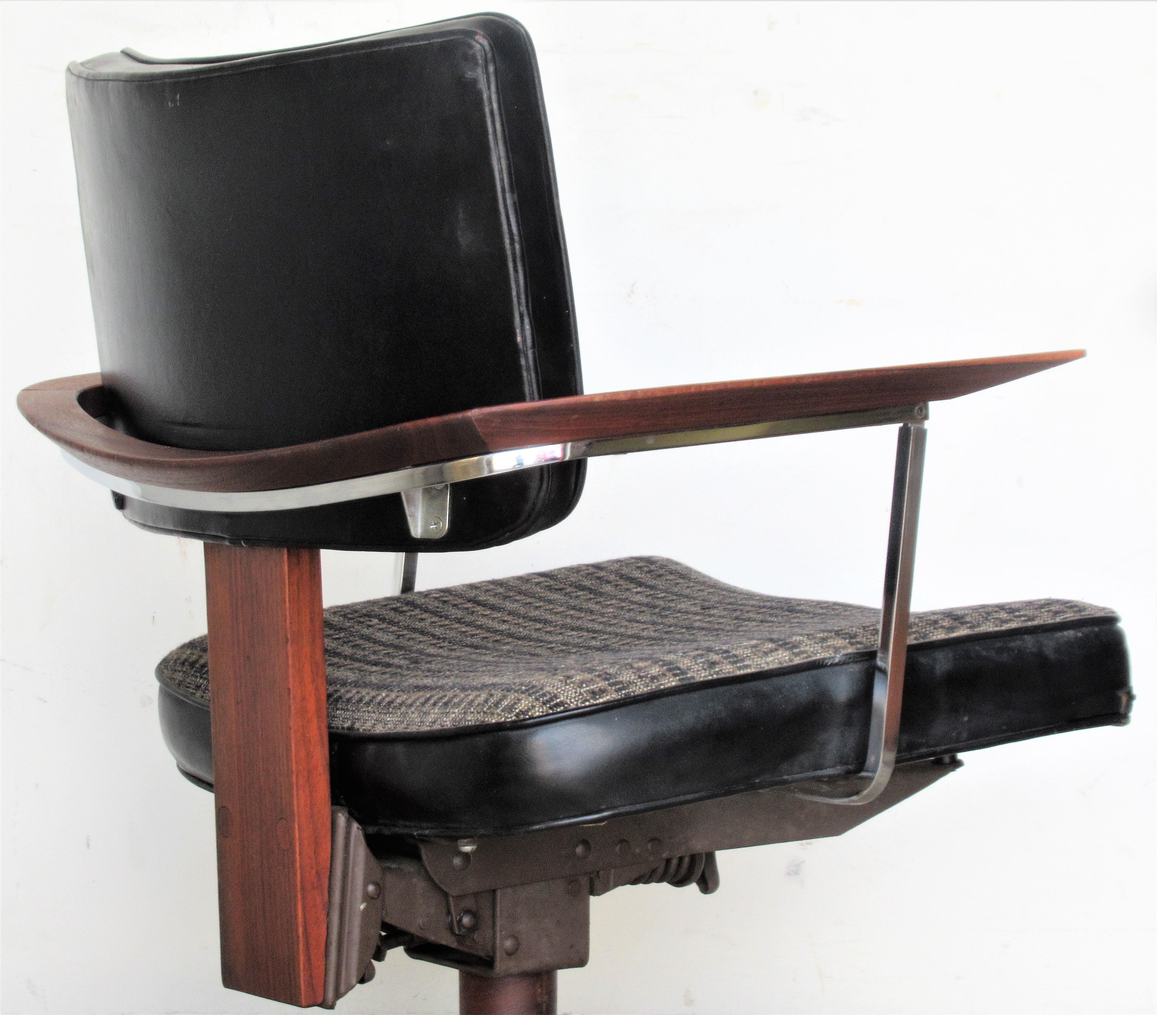 Classic Executive Desk Chair by Gunlocke 6