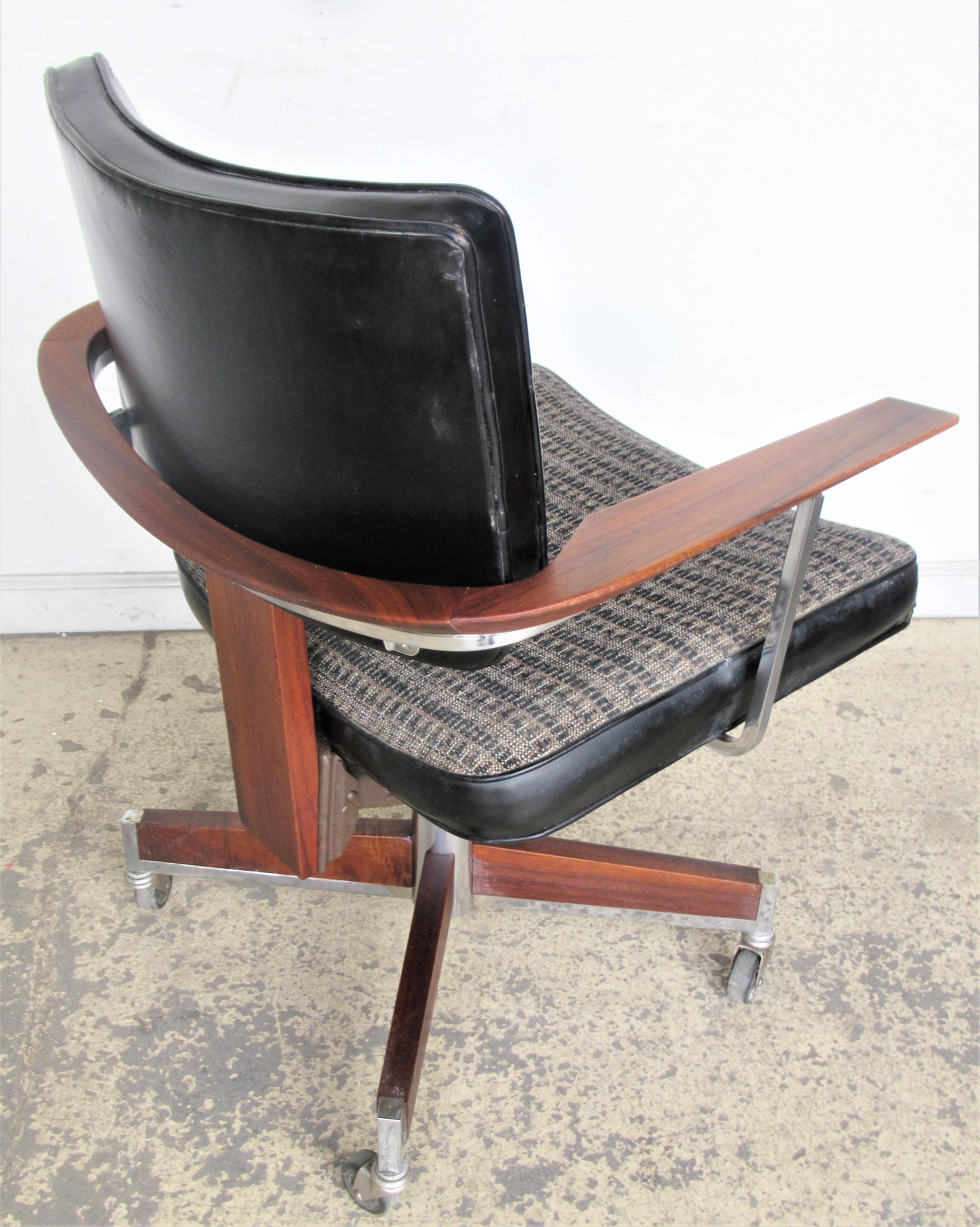 Classic Executive Desk Chair by Gunlocke 7