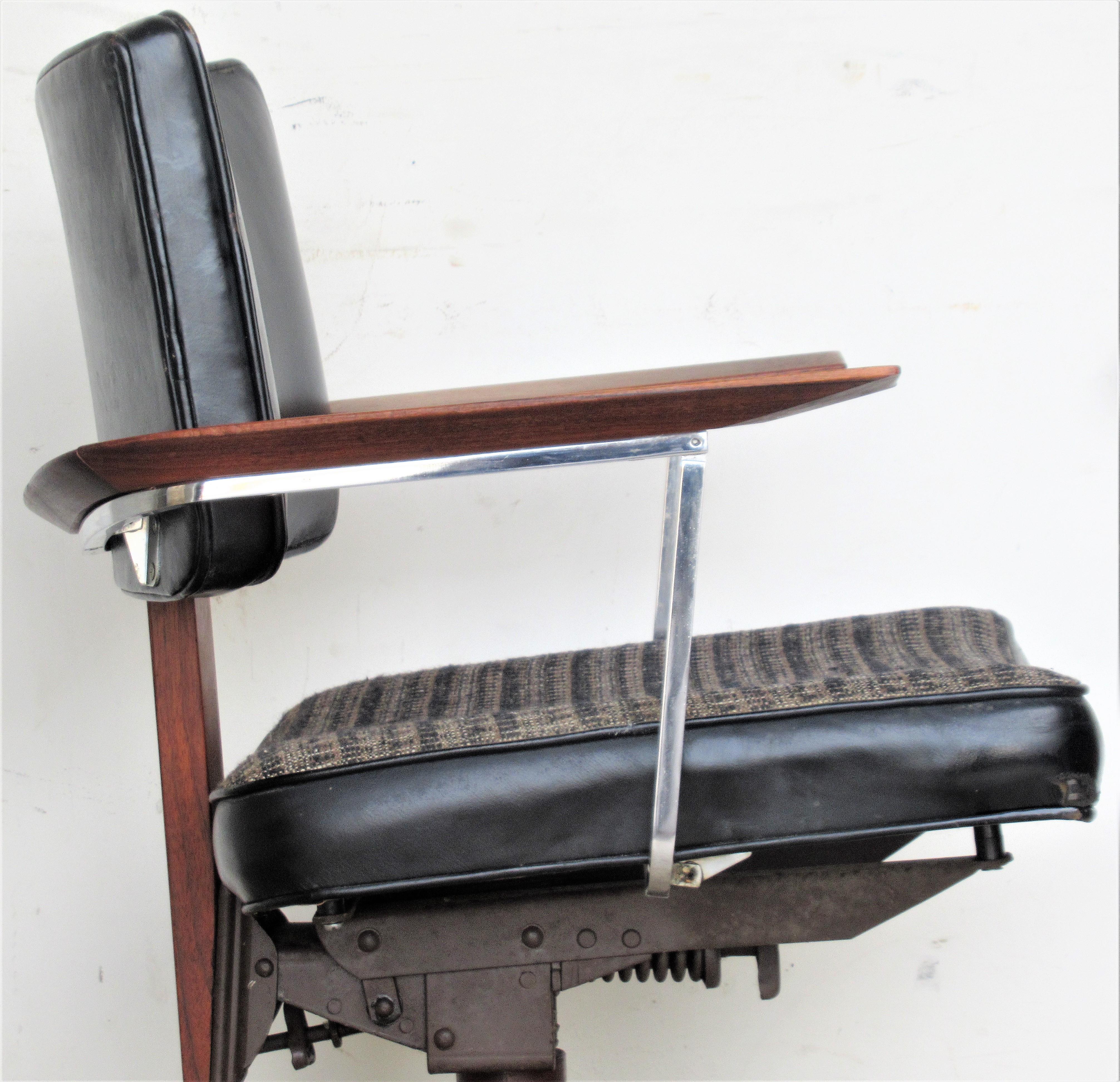 Classic Executive Desk Chair by Gunlocke 12