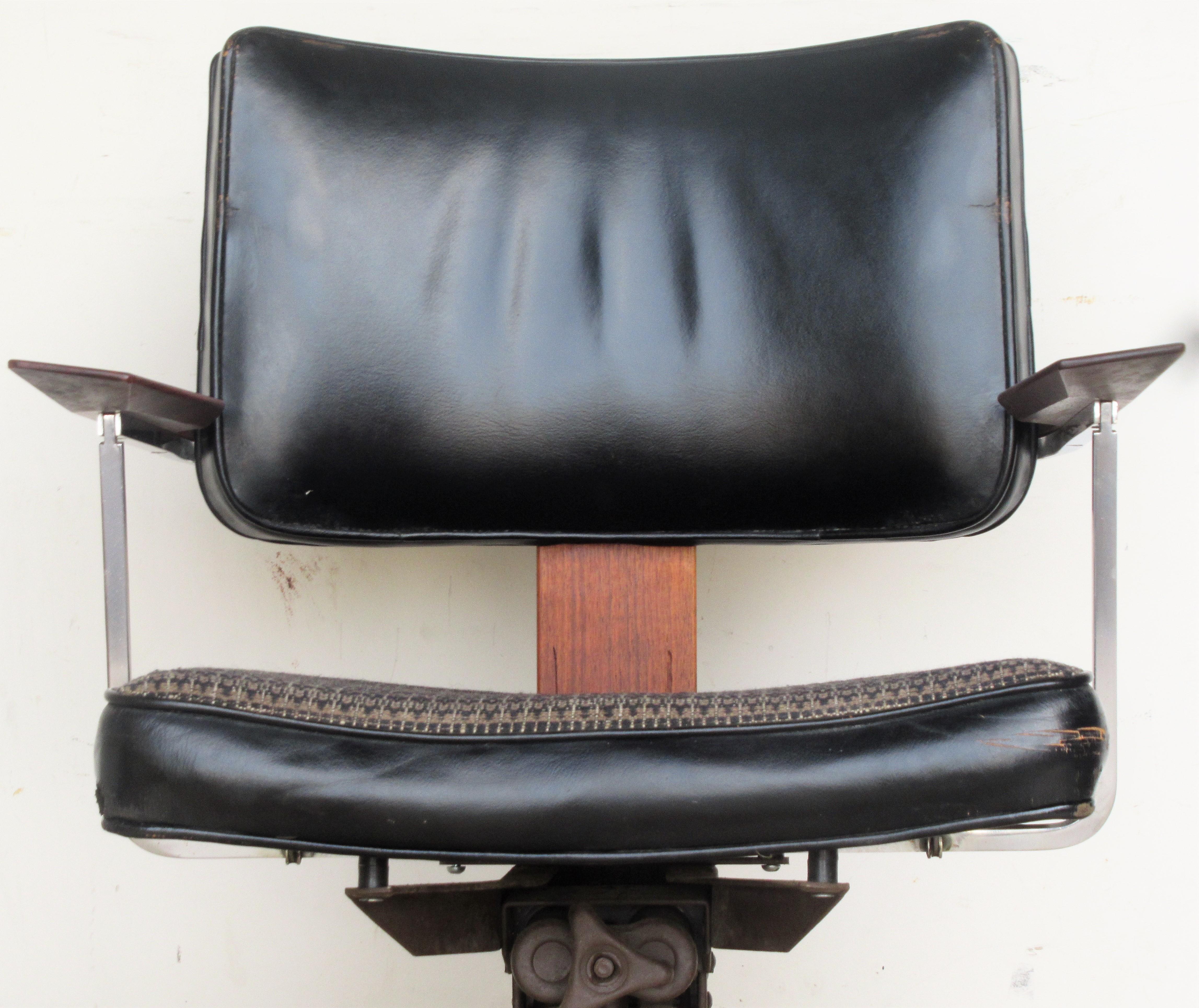 20th Century Classic Executive Desk Chair by Gunlocke